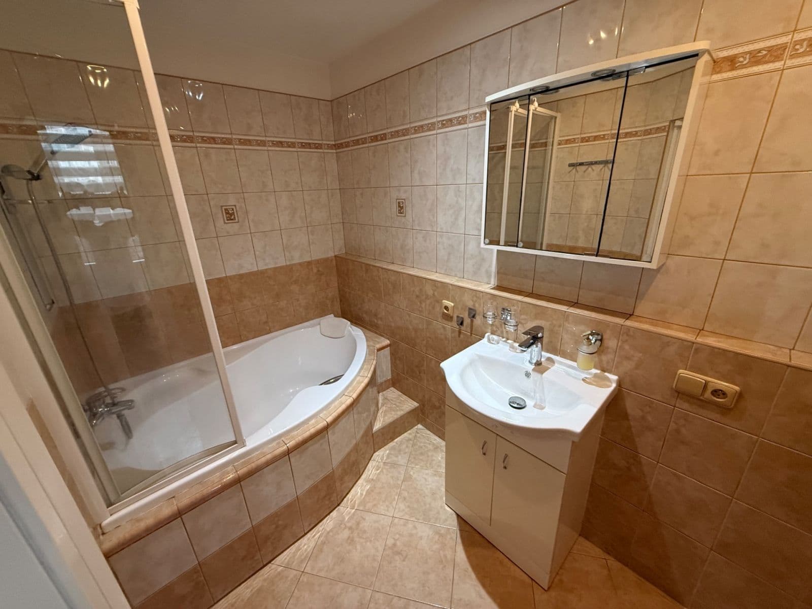 Pronájem bytu 2+1 62 m², Kmochova, Ústí nad Labem, Ústecký kraj Pronájem bytu 2+1 62 m², Kmochova, Ústí nad Labem, Ústecký kraj