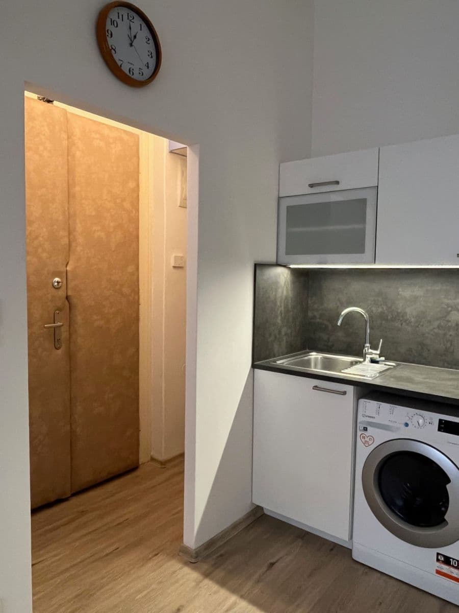 Pronájem bytu 1+kk 20 m², Wenzigova, Praha, Praha Pronájem bytu 1+kk 20 m², Wenzigova, Praha, Praha
