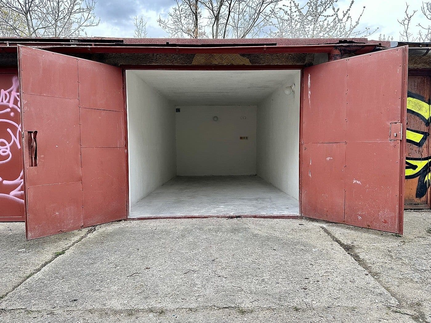 Prodej garáže 16 m², Praha, Praha Prodej garáže 16 m², Praha, Praha