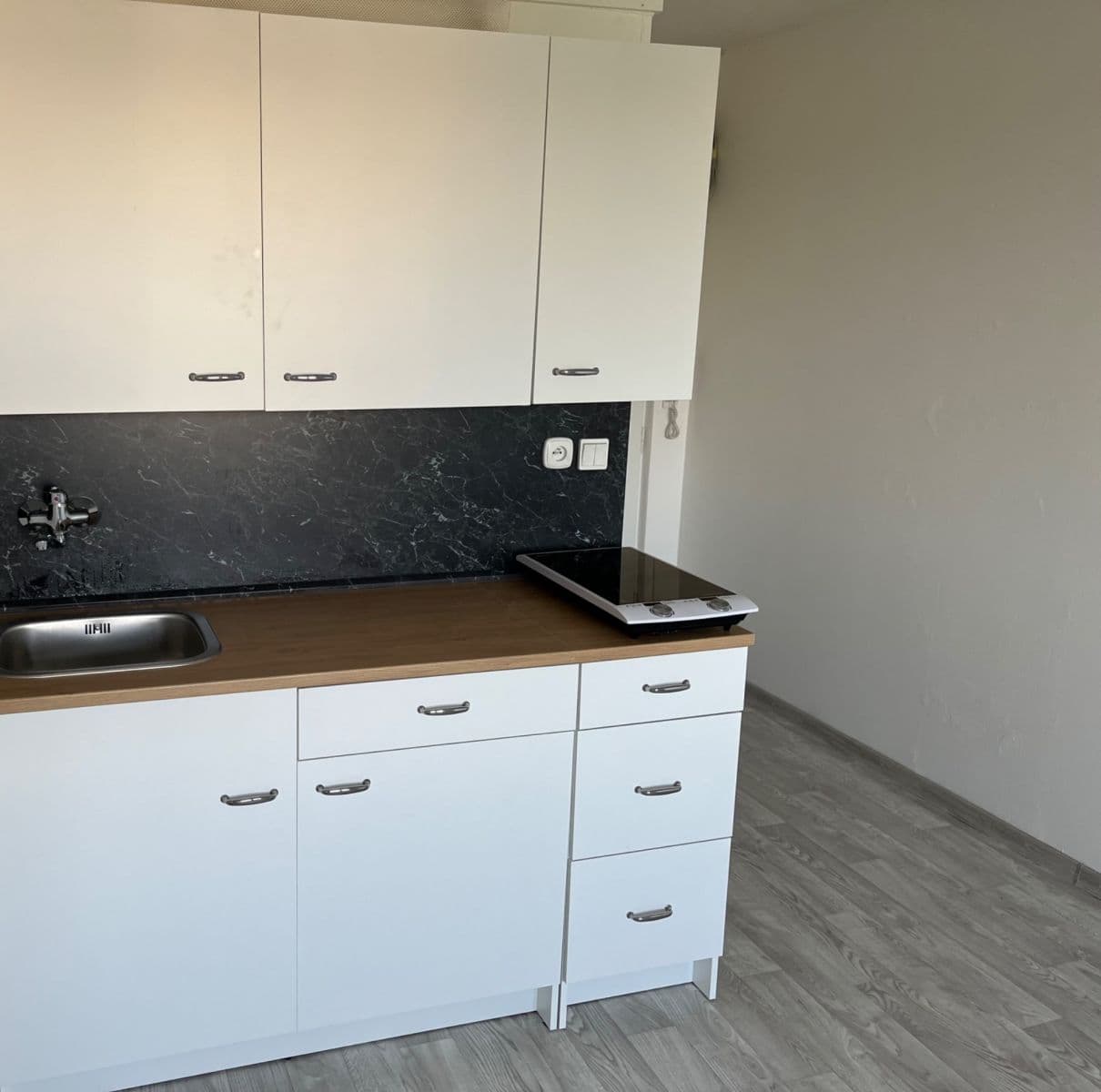 Prodej bytu 1+kk 24 m², Horácké náměstí, Brno, Jihomoravský kraj Prodej bytu 1+kk 24 m², Horácké náměstí, Brno, Jihomoravský kraj