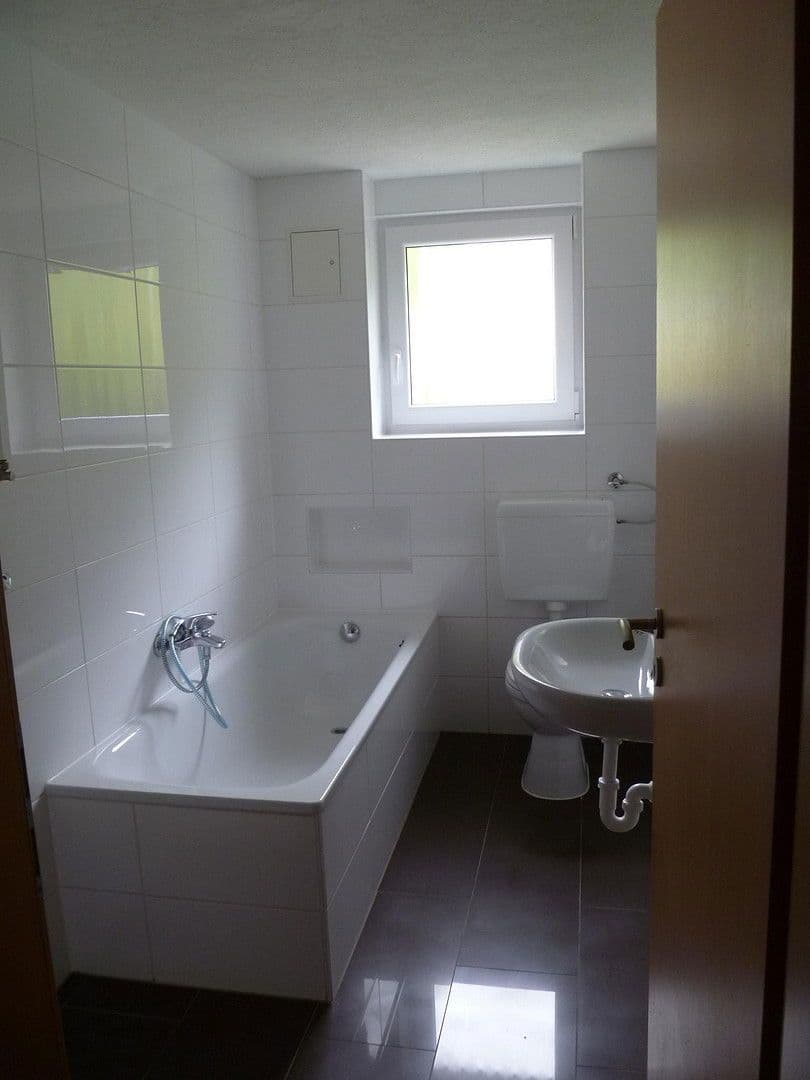 Pronájem bytu 3+1 68 m², Höfen an der Enz, Bádensko-Württembersko Pronájem bytu 3+1 68 m², Höfen an der Enz, Bádensko-Württembersko