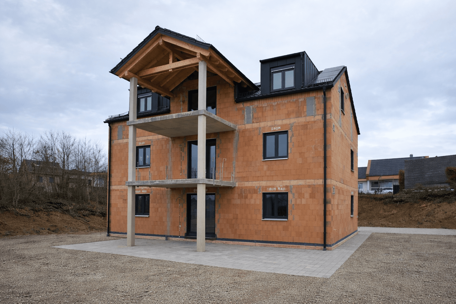 Pronájem bytu 4+1 96 m², Brahmsstr. 28, Großmehring, Bavorsko Pronájem bytu 4+1 96 m², Brahmsstr. 28, Großmehring, Bavorsko