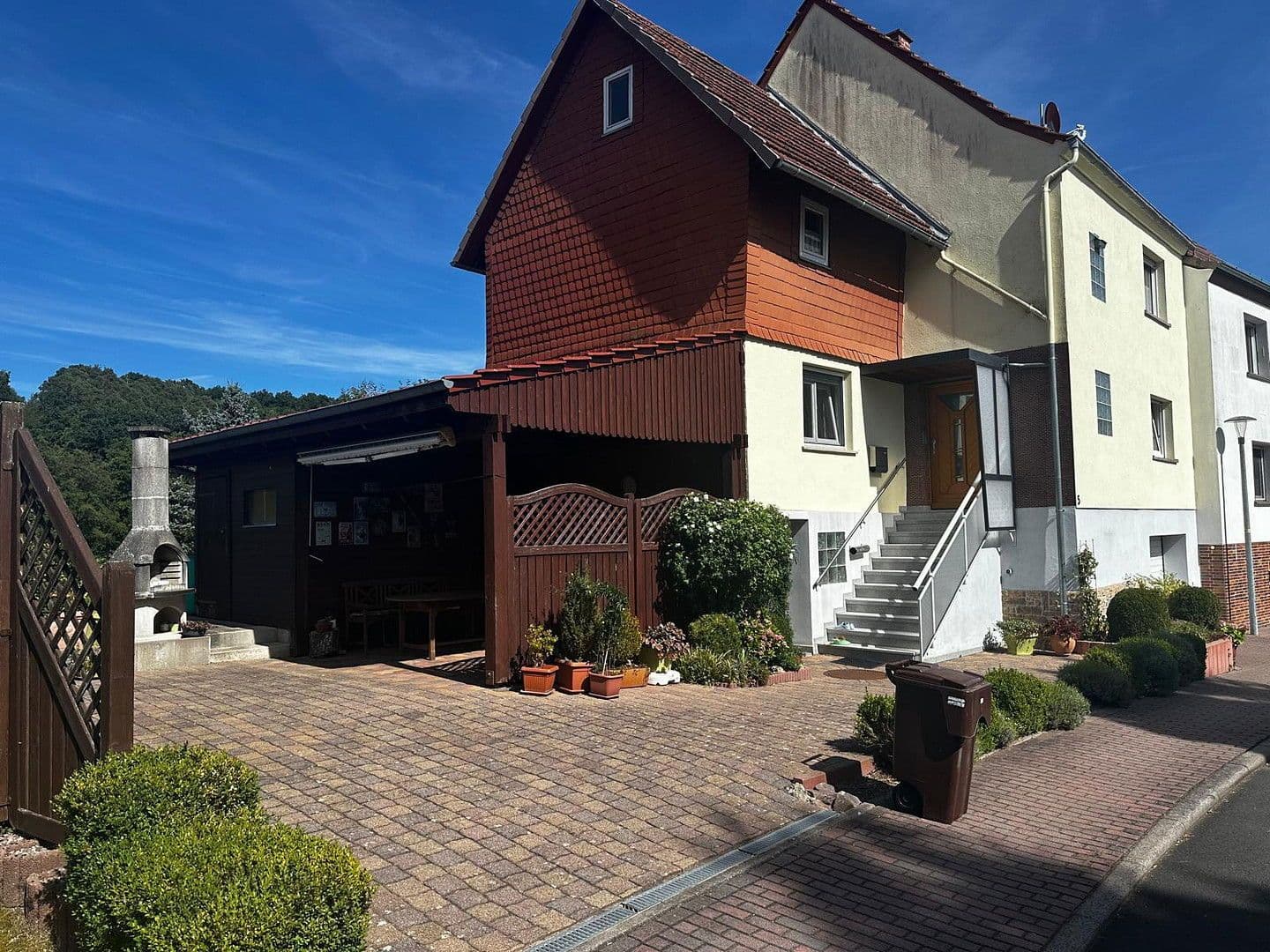 Prodej domu 130 m², pozemek 300 m², Wildeckerstrasse 5, Wildeck, Hessen Prodej domu 130 m², pozemek 300 m², Wildeckerstrasse 5, Wildeck, Hessen