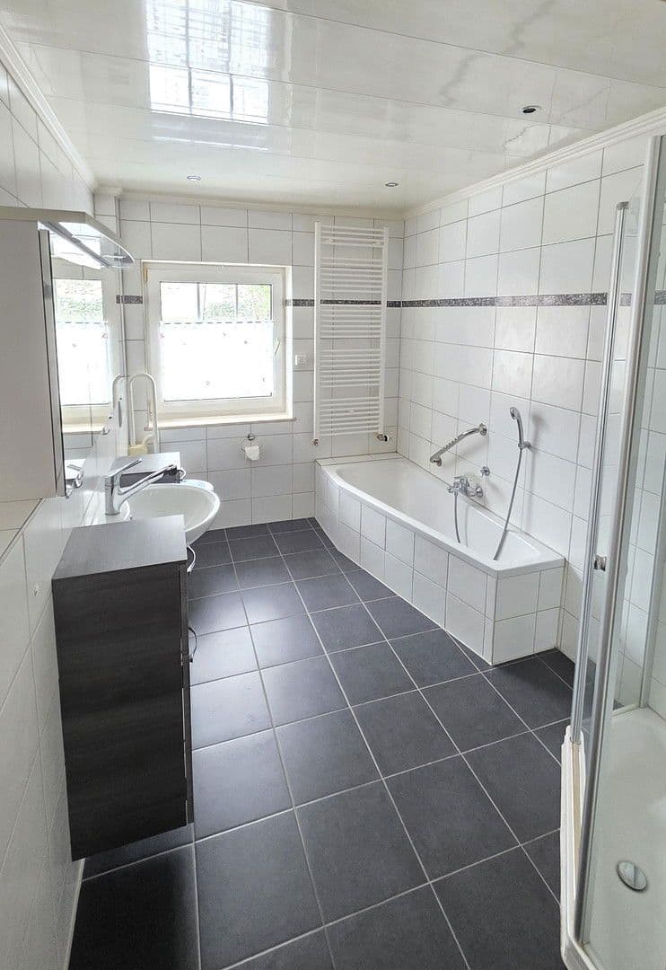 Prodej domu 174 m², pozemek 1.250 m², Achim, Dolní Sasko Prodej domu 174 m², pozemek 1.250 m², Achim, Dolní Sasko