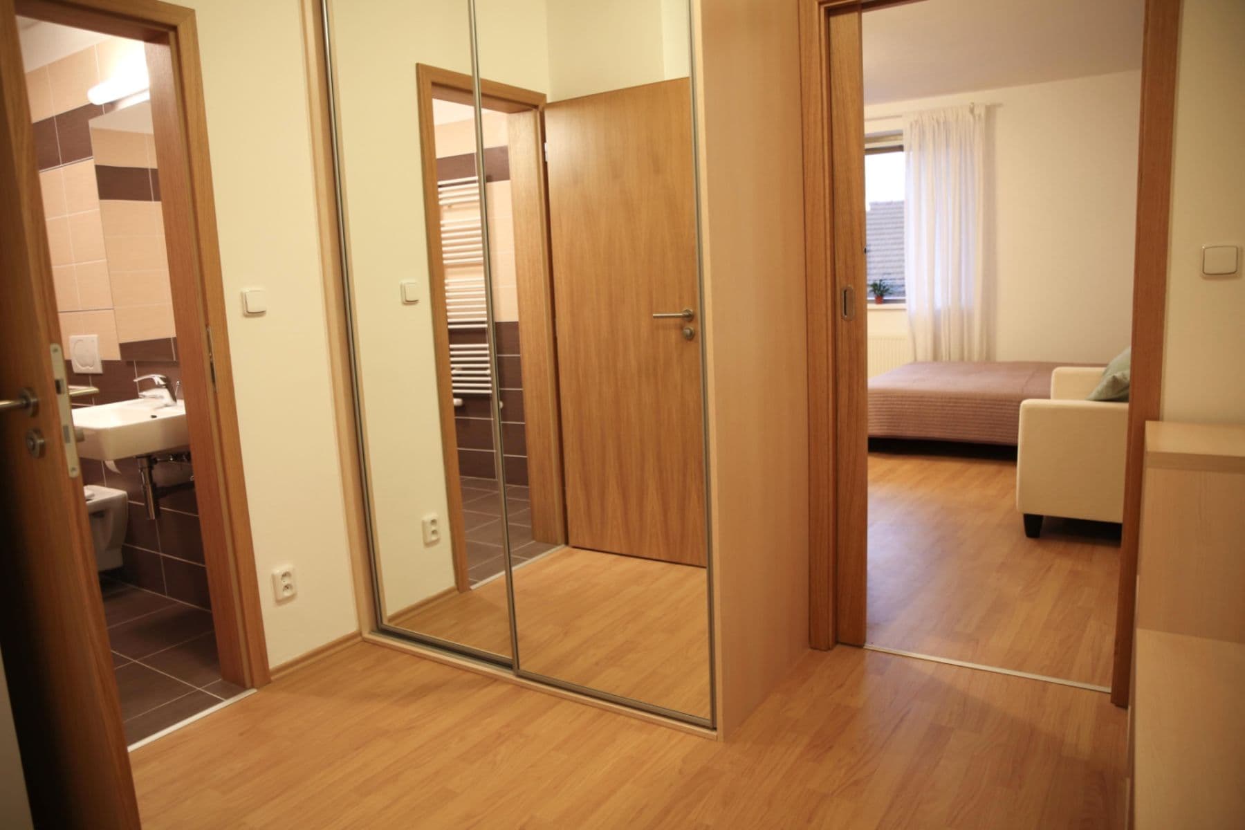 Pronájem bytu 1+kk 45 m², Rostislavovo náměstí, Brno, Jihomoravský kraj Pronájem bytu 1+kk 45 m², Rostislavovo náměstí, Brno, Jihomoravský kraj