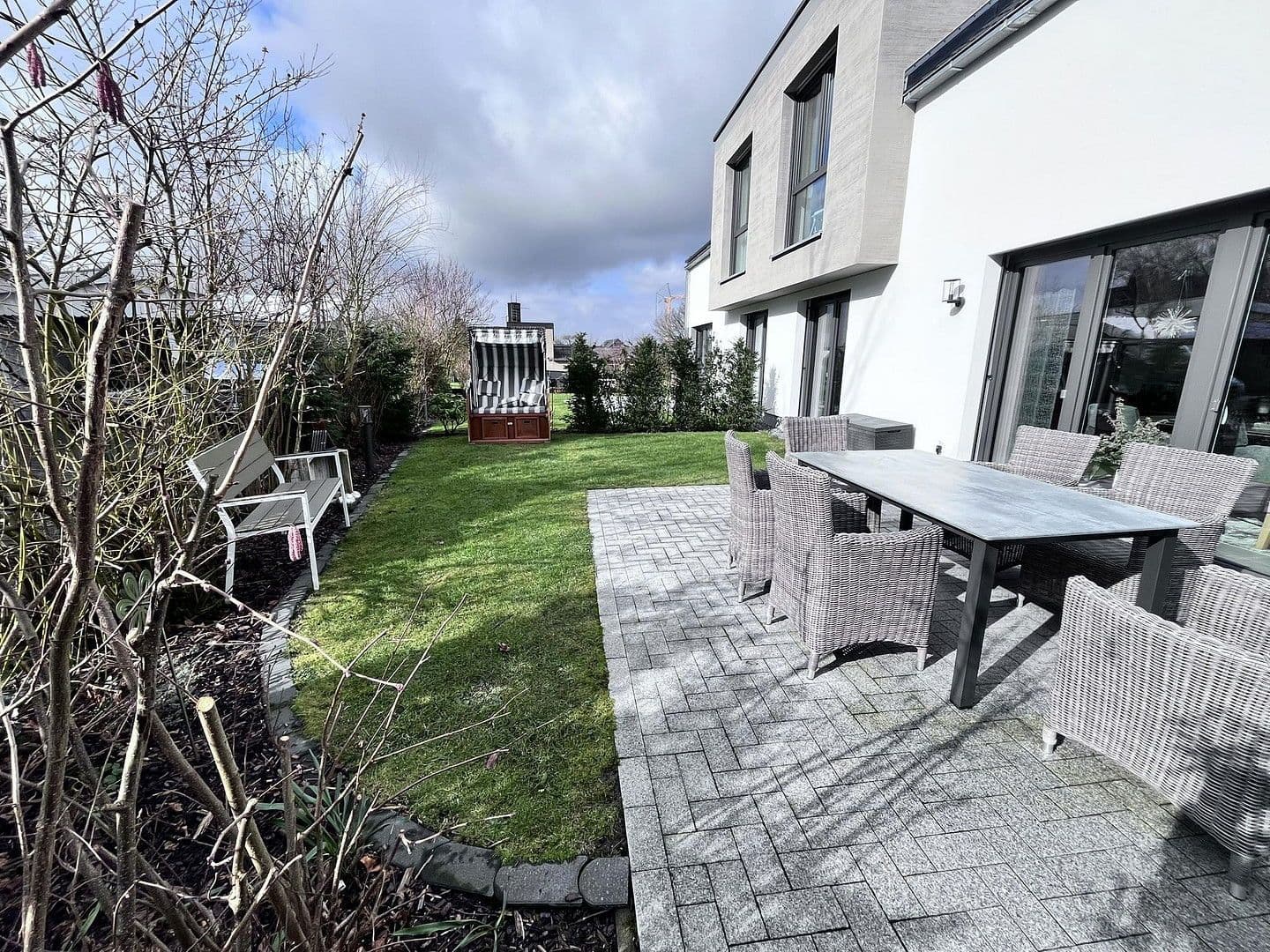 Pronájem domu 128 m², pozemek 295 m², Detmold, Severní Porýní-Vestfálsko Pronájem domu 128 m², pozemek 295 m², Detmold, Severní Porýní-Vestfálsko