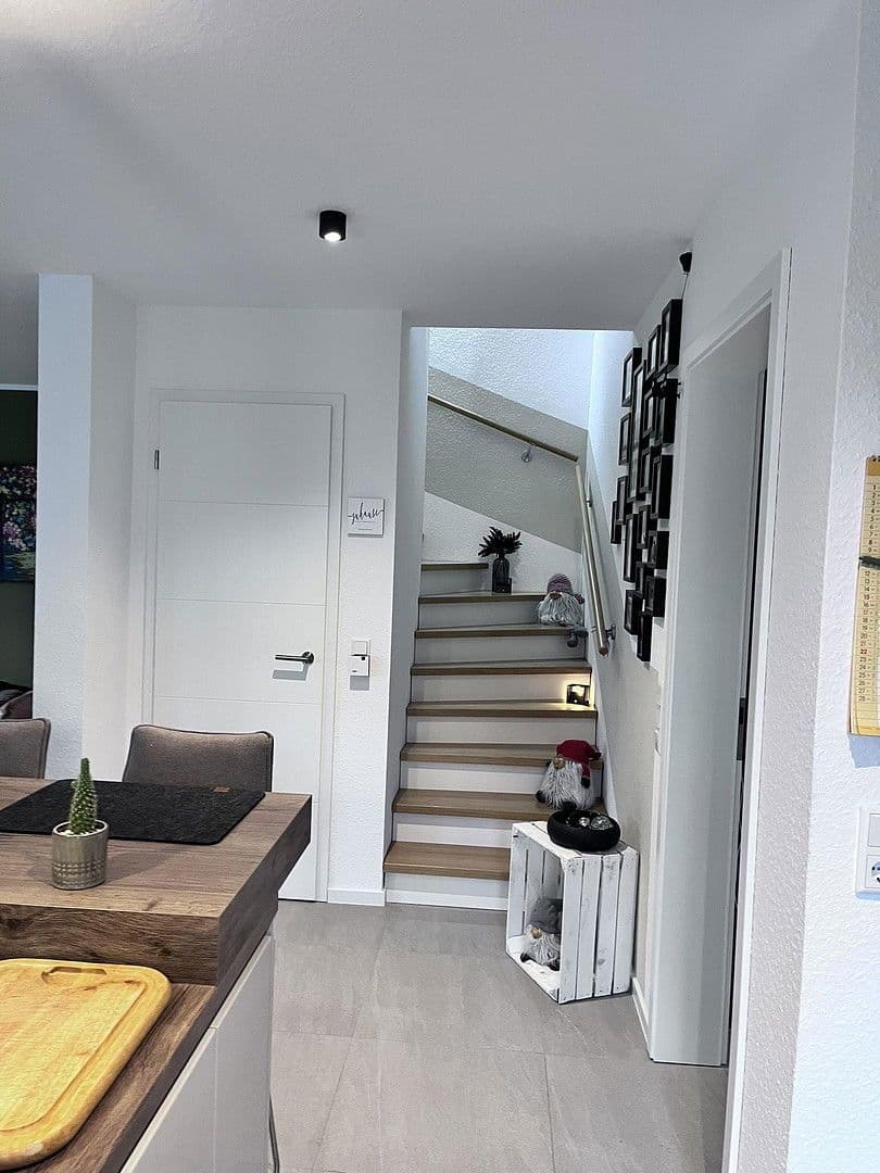 Pronájem domu 128 m², pozemek 295 m², Detmold, Severní Porýní-Vestfálsko Pronájem domu 128 m², pozemek 295 m², Detmold, Severní Porýní-Vestfálsko