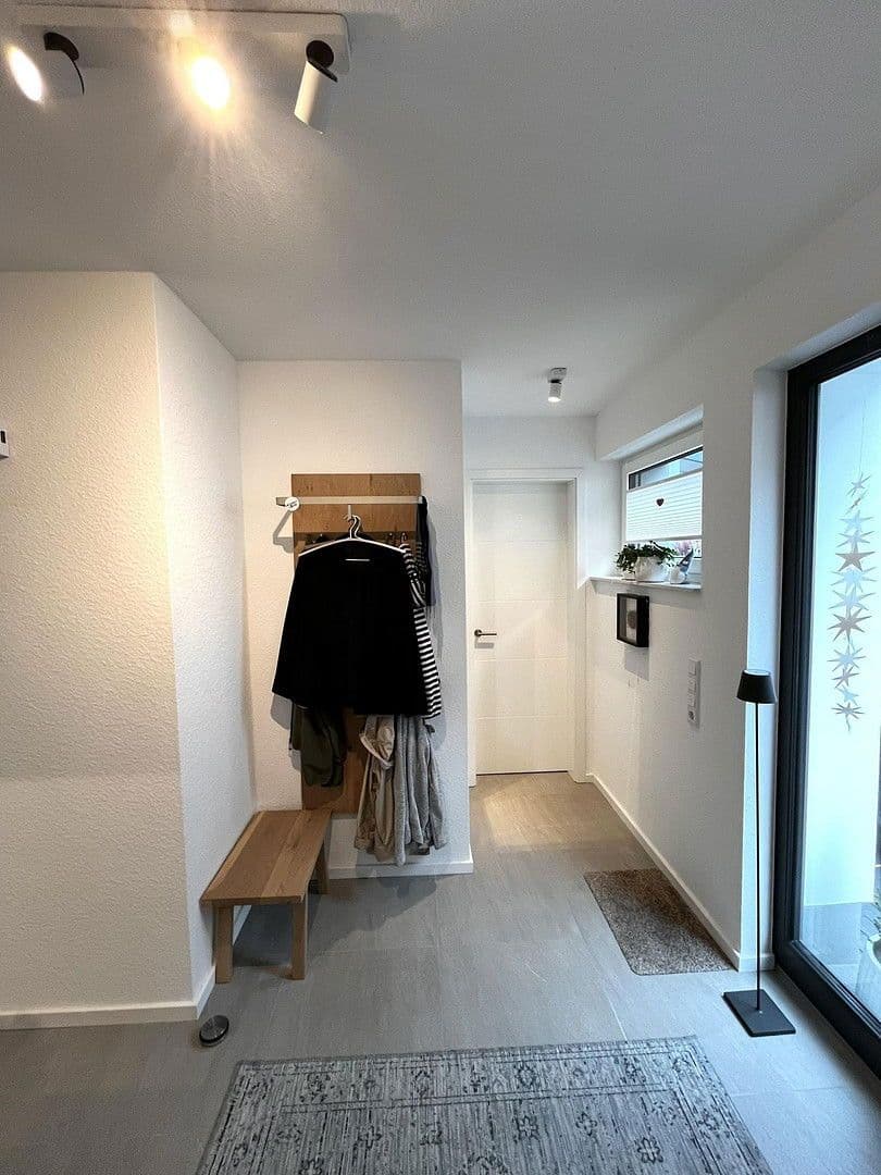 Pronájem domu 128 m², pozemek 295 m², Detmold, Severní Porýní-Vestfálsko Pronájem domu 128 m², pozemek 295 m², Detmold, Severní Porýní-Vestfálsko