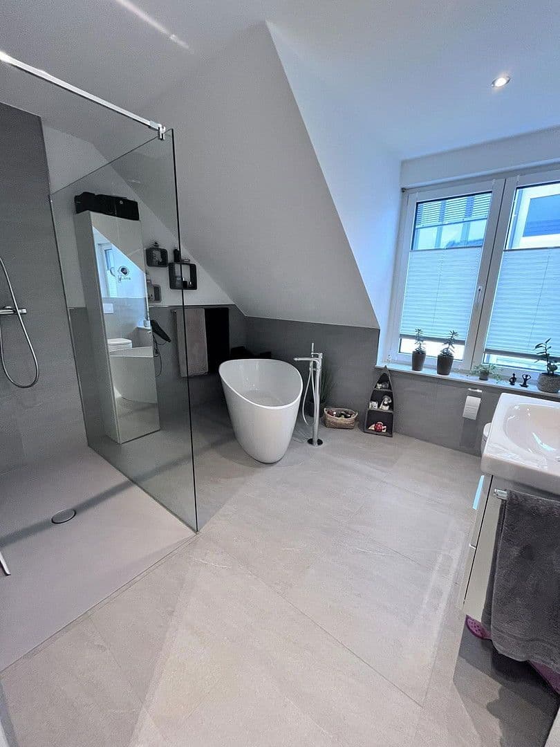 Pronájem domu 128 m², pozemek 295 m², Detmold, Severní Porýní-Vestfálsko Pronájem domu 128 m², pozemek 295 m², Detmold, Severní Porýní-Vestfálsko