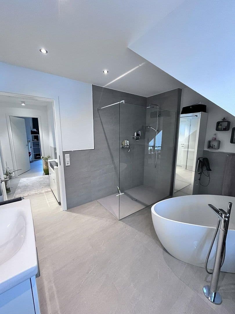 Pronájem domu 128 m², pozemek 295 m², Detmold, Severní Porýní-Vestfálsko Pronájem domu 128 m², pozemek 295 m², Detmold, Severní Porýní-Vestfálsko