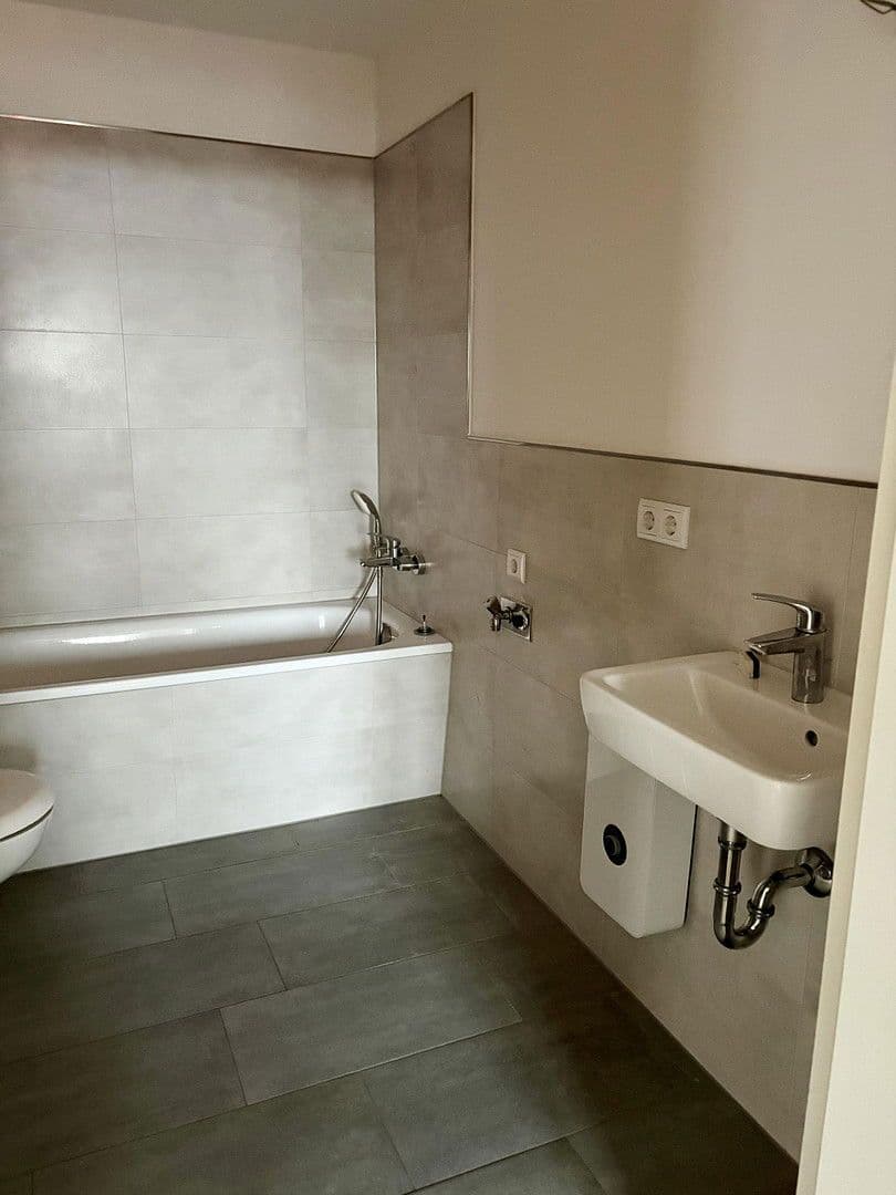 Pronájem bytu 1+1 44 m², Karl-Marx-Straße 16, Grünheide (Mark), Braniborsko Pronájem bytu 1+1 44 m², Karl-Marx-Straße 16, Grünheide (Mark), Braniborsko