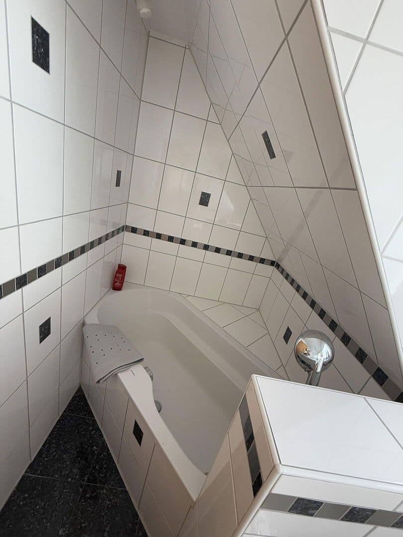 Prodej domu 160 m², pozemek 396 m², Wurmberg, Bádensko-Württembersko Prodej domu 160 m², pozemek 396 m², Wurmberg, Bádensko-Württembersko