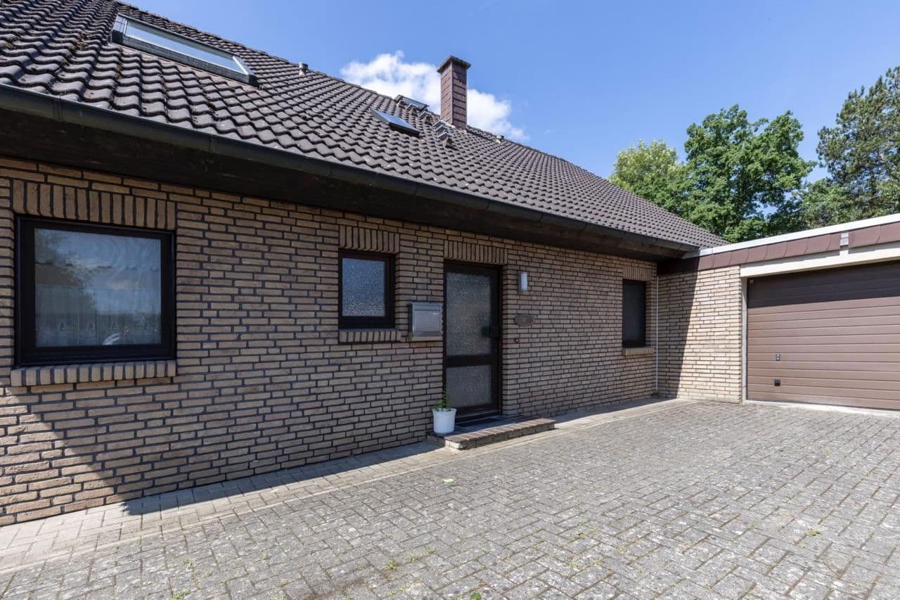 Prodej domu 155 m², pozemek 830 m², Emtinghausen, Dolní Sasko Prodej domu 155 m², pozemek 830 m², Emtinghausen, Dolní Sasko