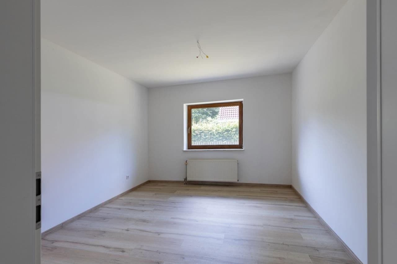 Prodej domu 155 m², pozemek 830 m², Emtinghausen, Dolní Sasko Prodej domu 155 m², pozemek 830 m², Emtinghausen, Dolní Sasko