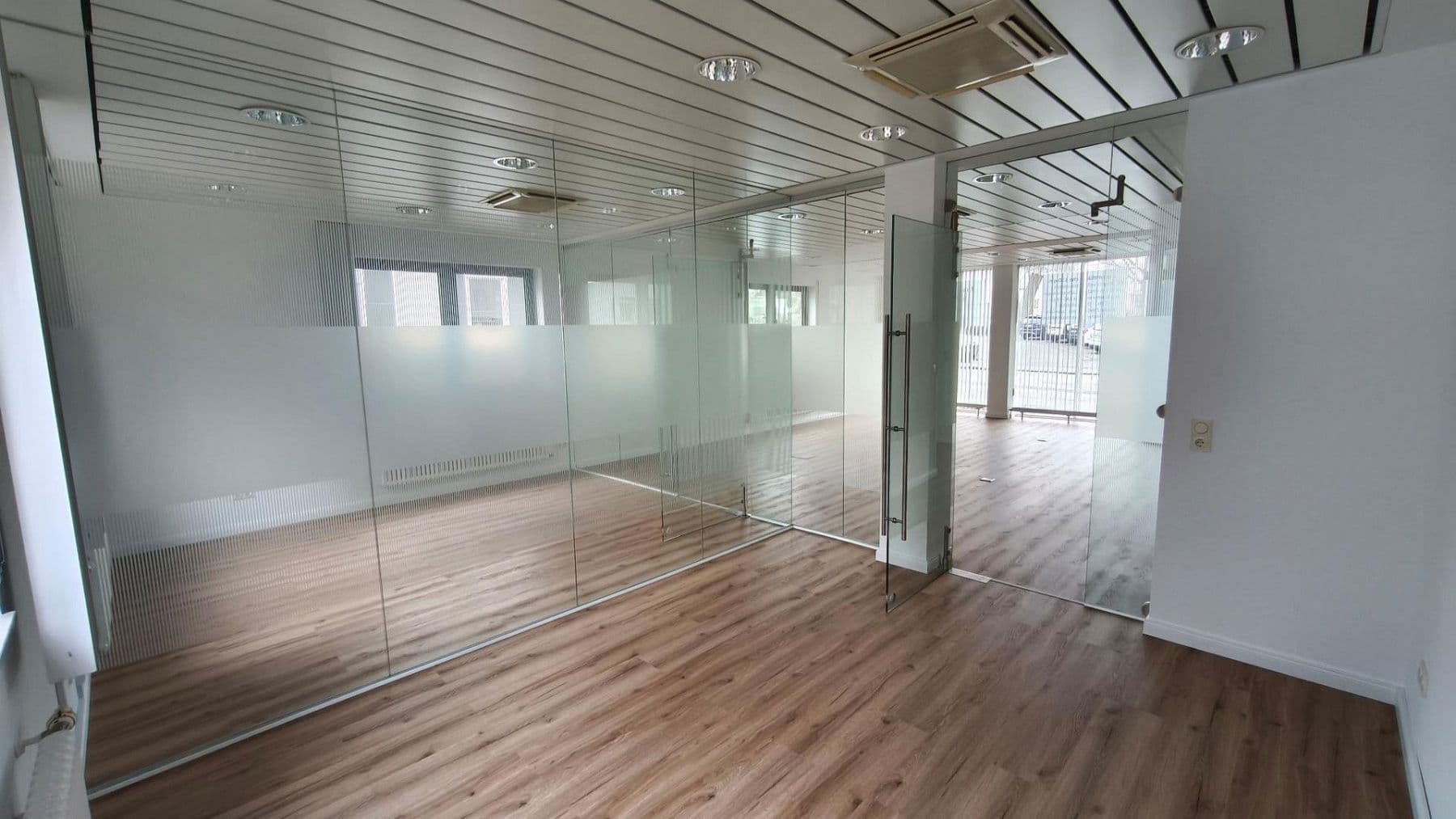 Pronájem kanceláře 130 m², Pfingstbrunnenstraße 1b, Schwalbach am Taunus, Hessen Pronájem kanceláře 130 m², Pfingstbrunnenstraße 1b, Schwalbach am Taunus, Hessen