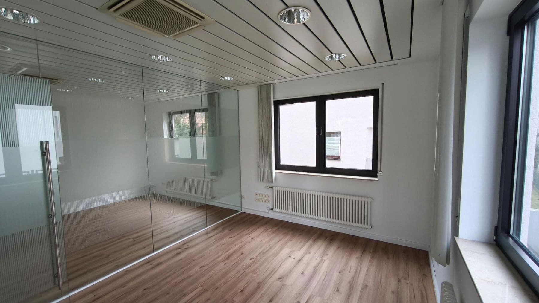 Pronájem kanceláře 130 m², Pfingstbrunnenstraße 1b, Schwalbach am Taunus, Hessen Pronájem kanceláře 130 m², Pfingstbrunnenstraße 1b, Schwalbach am Taunus, Hessen