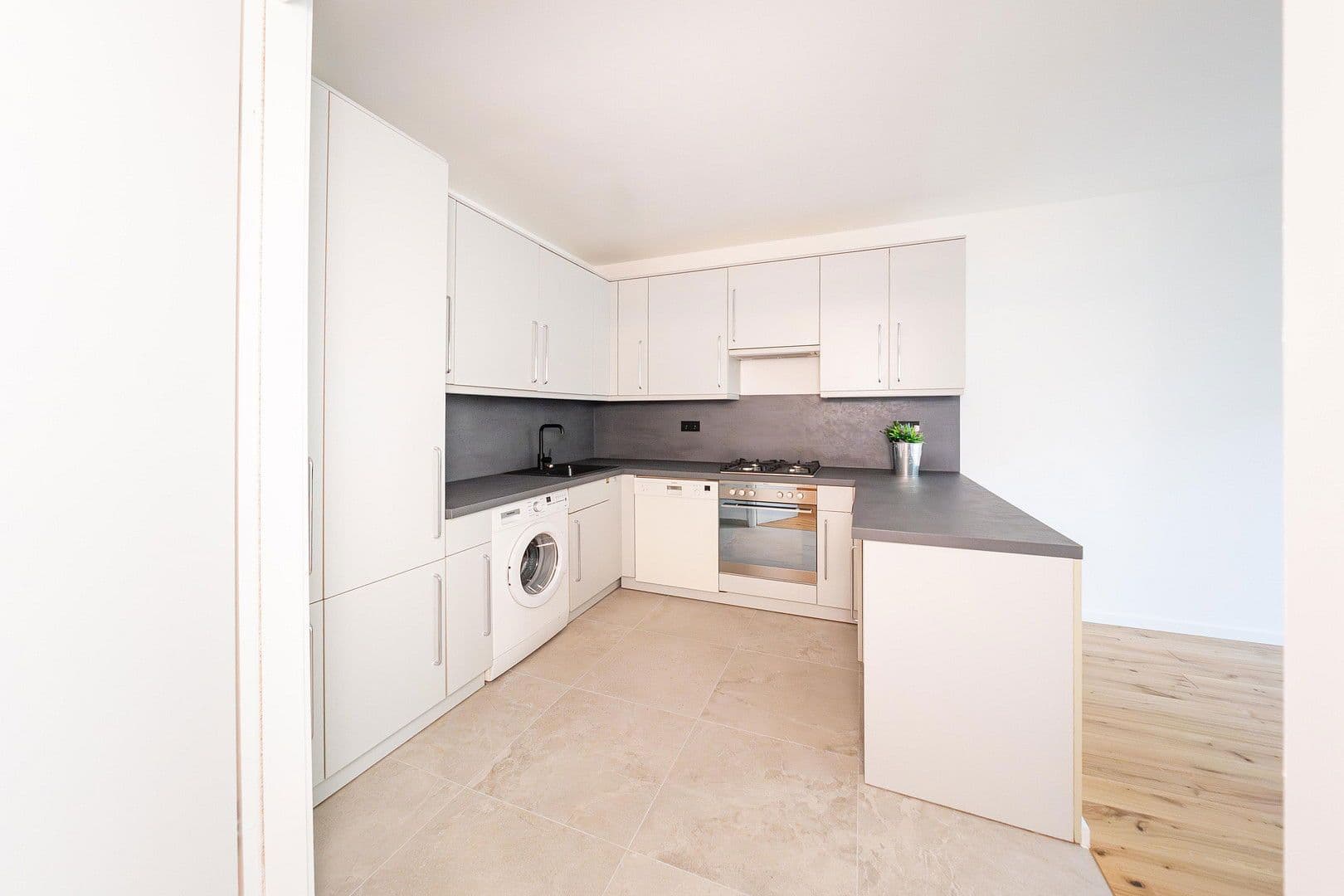 Prodej bytu 2+1 64 m², Berlin, Berlín Prodej bytu 2+1 64 m², Berlin, Berlín