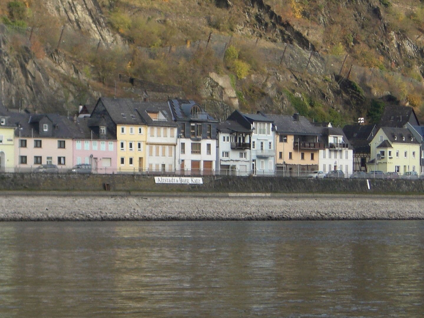 Prodej domu 145 m², pozemek 220 m², Rheinstrasse 28, Sankt Goarshausen, Porýní-Falc Prodej domu 145 m², pozemek 220 m², Rheinstrasse 28, Sankt Goarshausen, Porýní-Falc