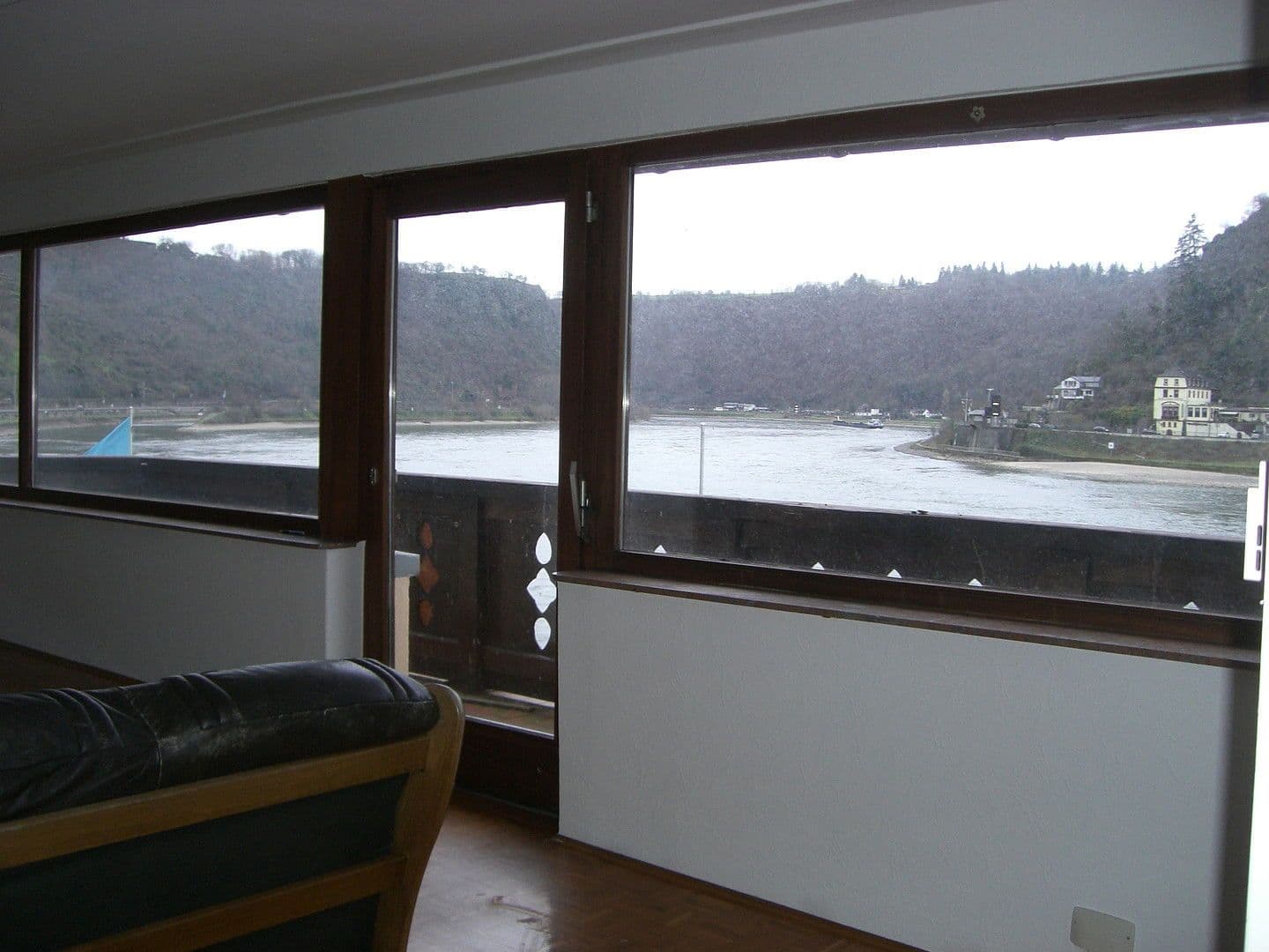 Prodej domu 145 m², pozemek 220 m², Rheinstrasse 28, Sankt Goarshausen, Porýní-Falc Prodej domu 145 m², pozemek 220 m², Rheinstrasse 28, Sankt Goarshausen, Porýní-Falc