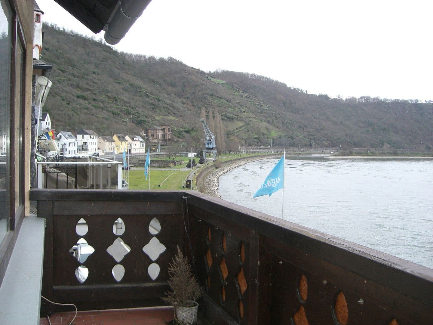 Prodej domu 145 m², pozemek 220 m², Rheinstrasse 28, Sankt Goarshausen, Porýní-Falc Prodej domu 145 m², pozemek 220 m², Rheinstrasse 28, Sankt Goarshausen, Porýní-Falc