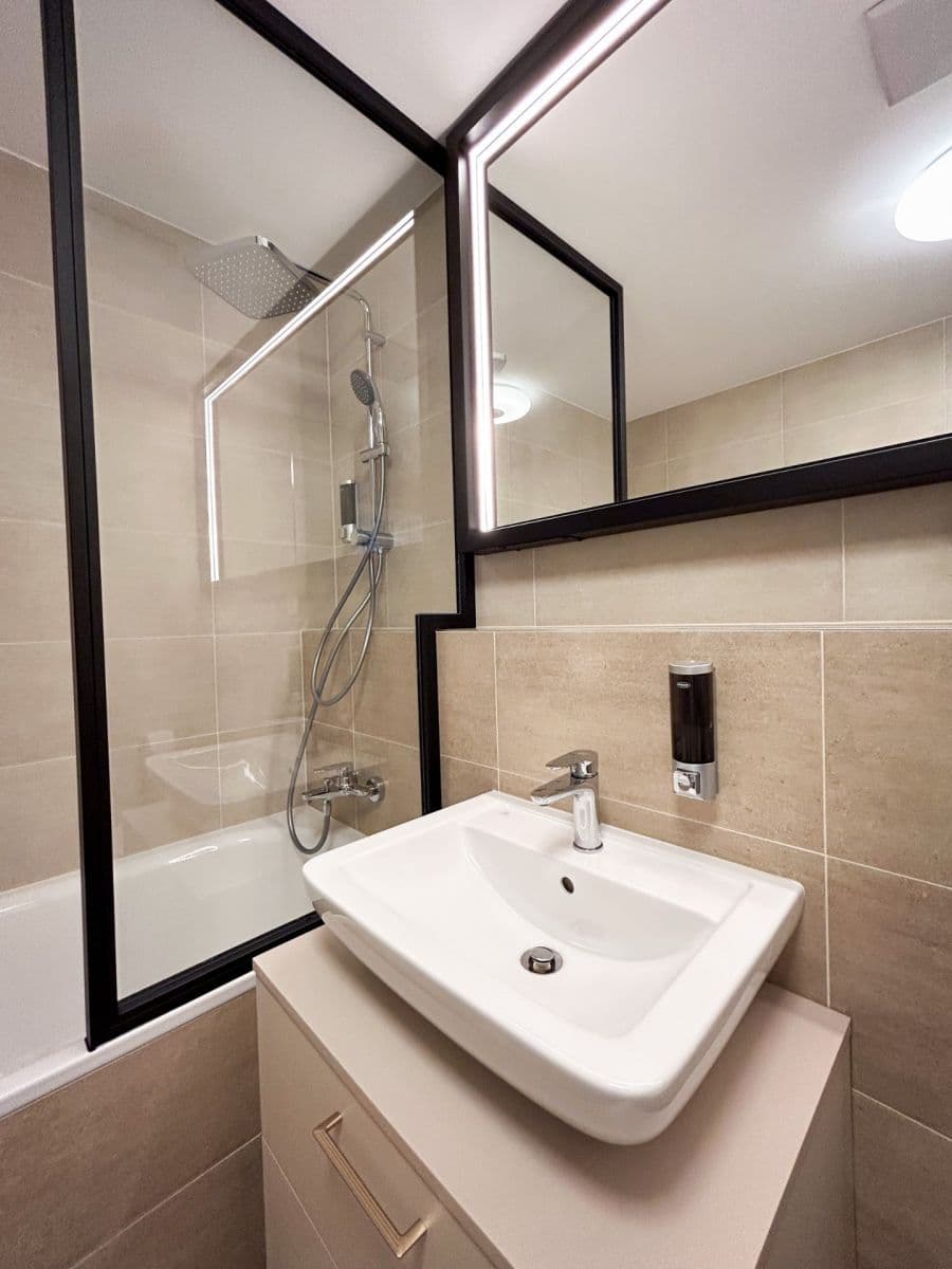 Pronájem bytu 1+kk 32 m², Olgy Havlové, Praha, Praha Pronájem bytu 1+kk 32 m², Olgy Havlové, Praha, Praha