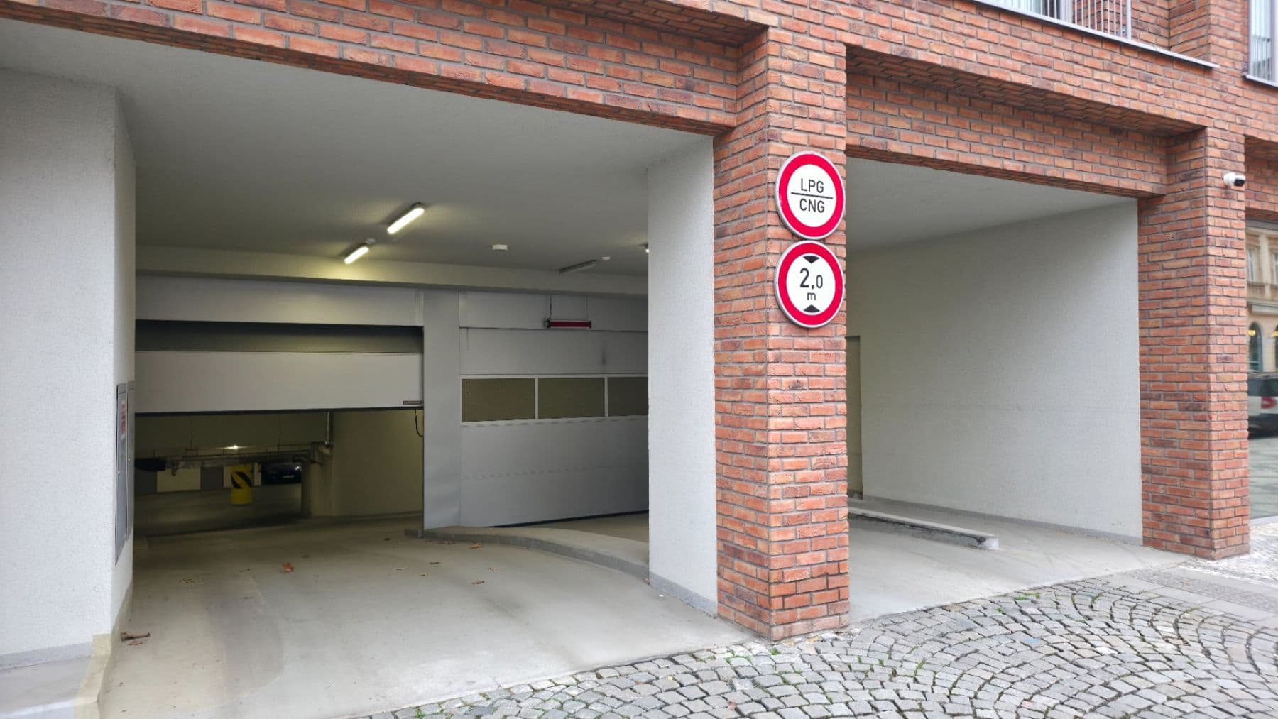 Pronájem garáže 14 m², Křižíkova, Praha, Praha Pronájem garáže 14 m², Křižíkova, Praha, Praha