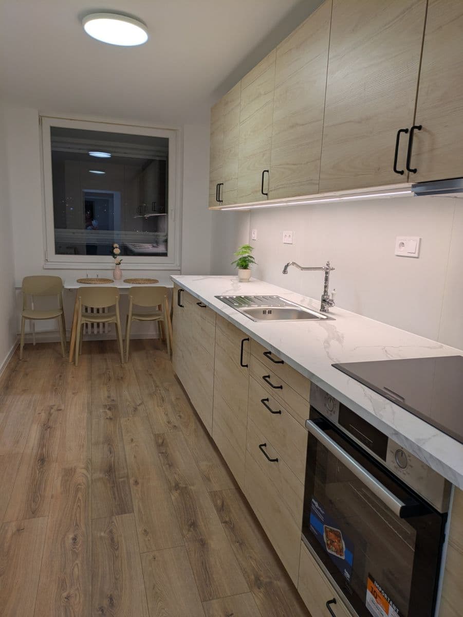 Pronájem bytu 4+1 78 m², Suchý vršek, Praha, Praha Pronájem bytu 4+1 78 m², Suchý vršek, Praha, Praha