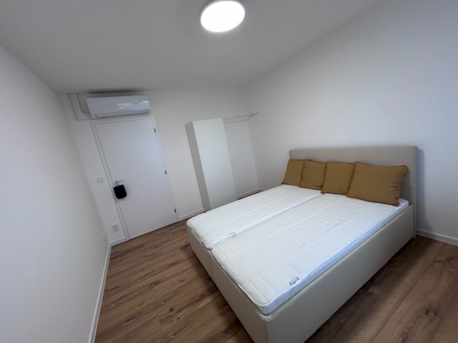 Pronájem bytu 4+1 78 m², Suchý vršek, Praha, Praha Pronájem bytu 4+1 78 m², Suchý vršek, Praha, Praha