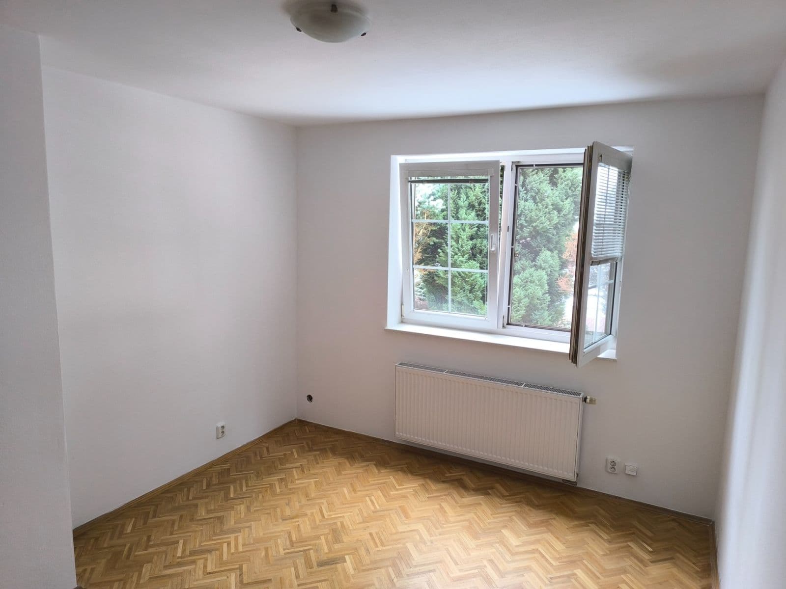 Pronájem bytu 1+1 36 m², Sadová, České Budějovice, Jihočeský kraj Pronájem bytu 1+1 36 m², Sadová, České Budějovice, Jihočeský kraj