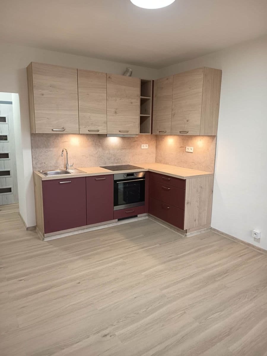 Pronájem bytu 2+kk 47 m², Bratří Čapků, Uničov, Olomoucký kraj Pronájem bytu 2+kk 47 m², Bratří Čapků, Uničov, Olomoucký kraj
