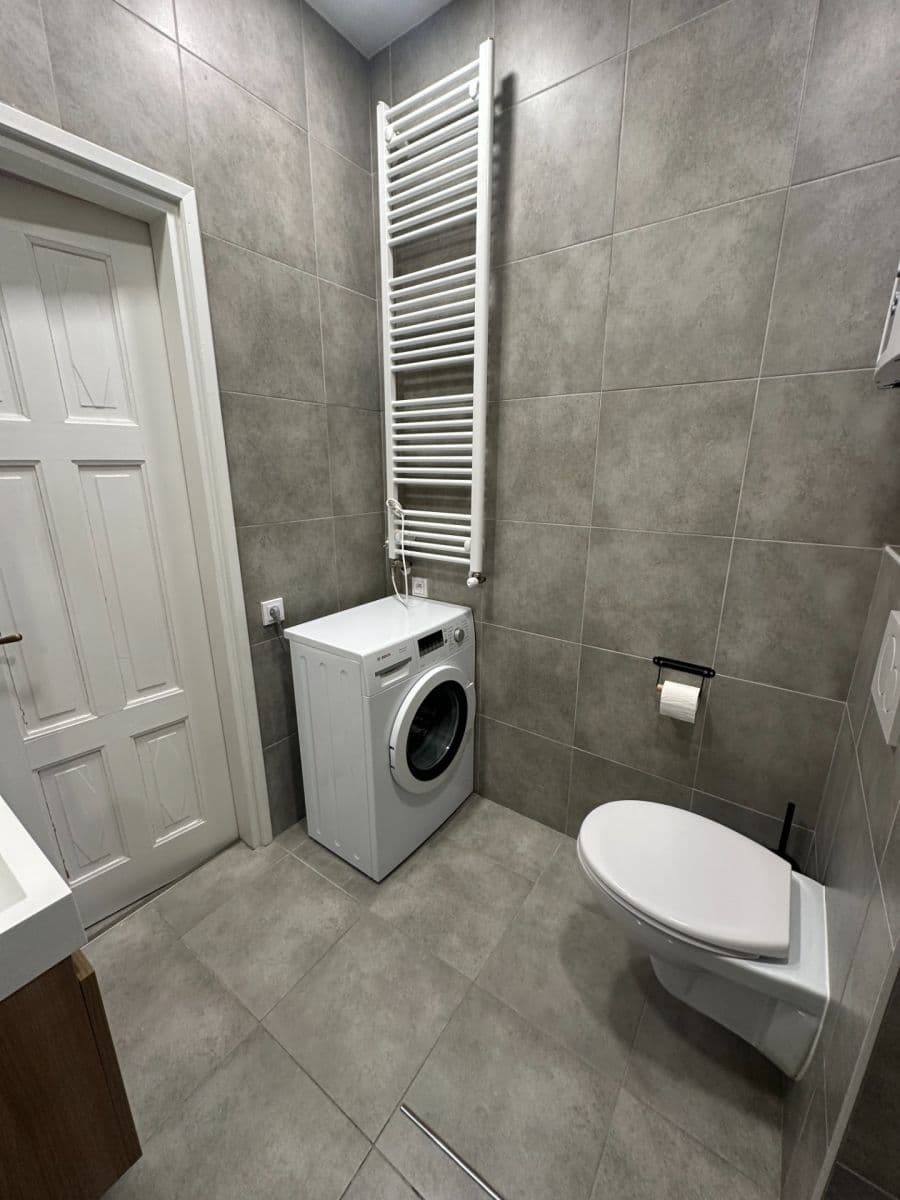 Pronájem bytu 2+kk 49 m², Masarykovo nám., Hradec Králové, Královéhradecký kraj Pronájem bytu 2+kk 49 m², Masarykovo nám., Hradec Králové, Královéhradecký kraj