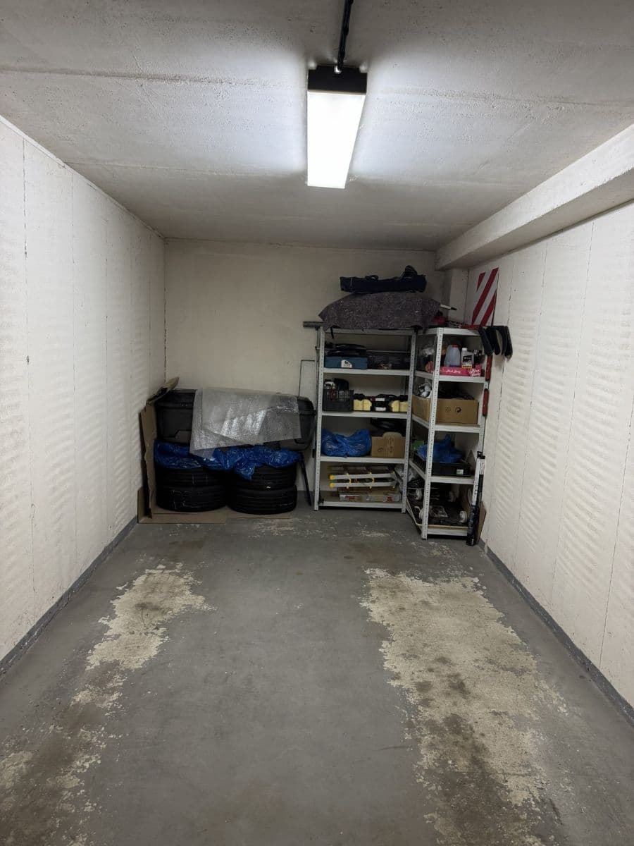 Prodej garáže 18 m², Praha, Praha Prodej garáže 18 m², Praha, Praha