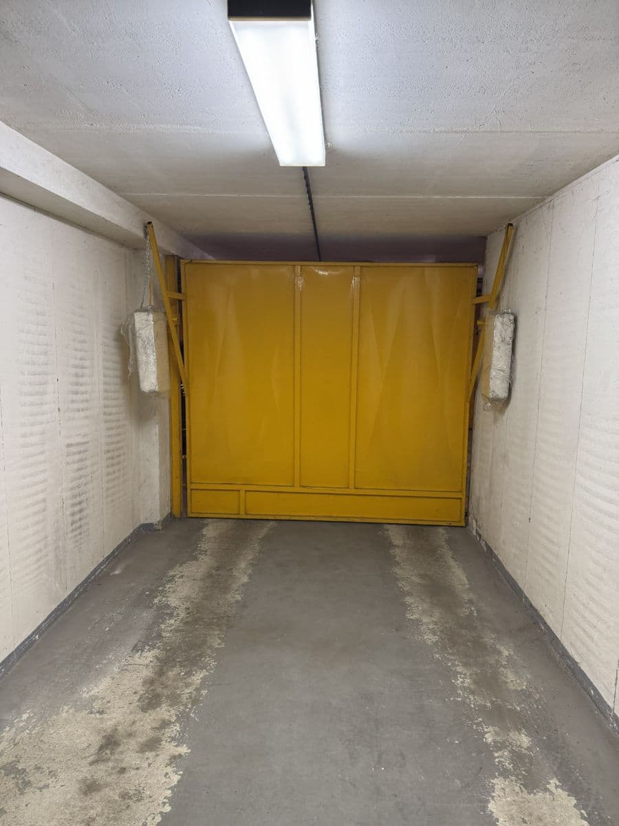 Prodej garáže 18 m², Praha, Praha Prodej garáže 18 m², Praha, Praha