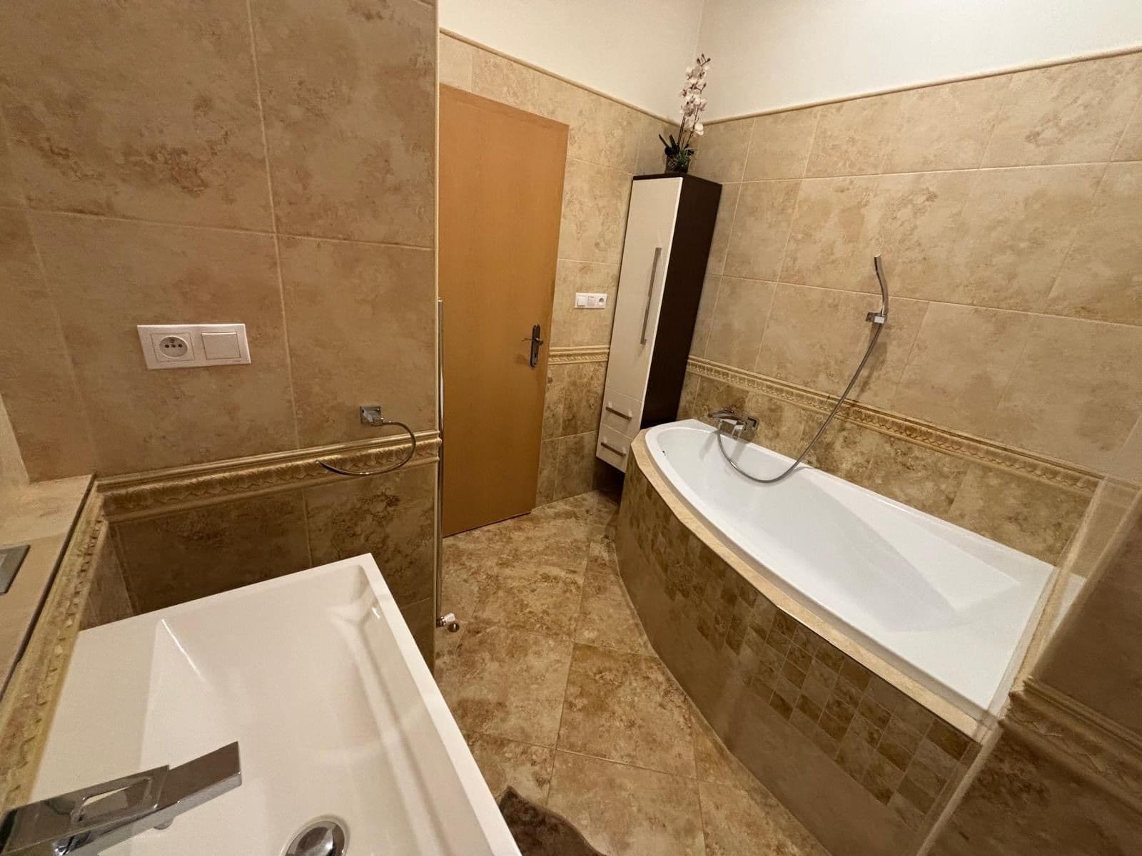 Pronájem bytu 3+kk 78 m², Jana Morávka, Jílové u Prahy, Středočeský kraj Pronájem bytu 3+kk 78 m², Jana Morávka, Jílové u Prahy, Středočeský kraj