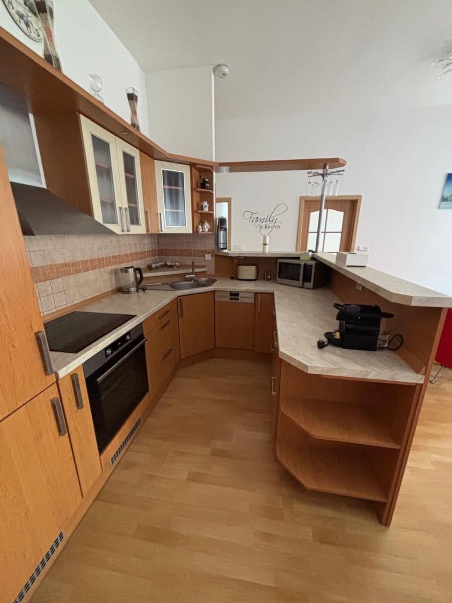 Pronájem bytu 3+kk 78 m², Jana Morávka, Jílové u Prahy, Středočeský kraj Pronájem bytu 3+kk 78 m², Jana Morávka, Jílové u Prahy, Středočeský kraj