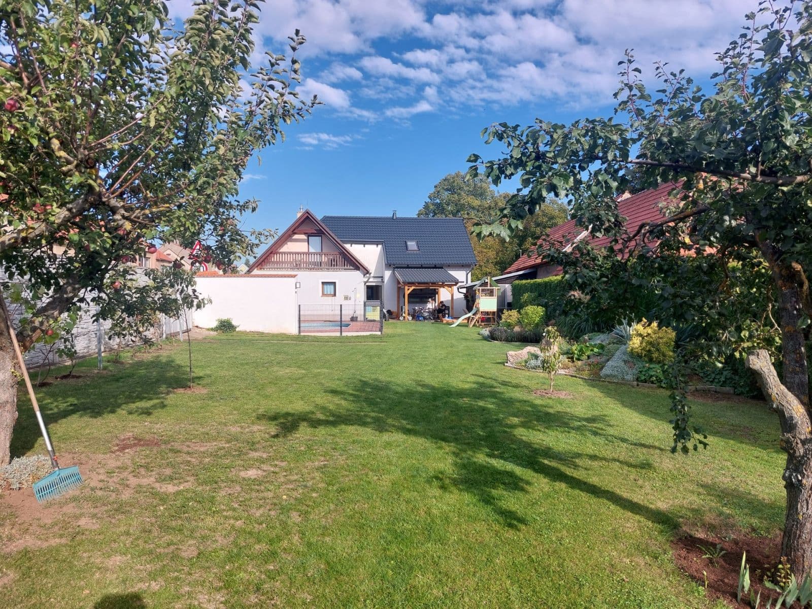 Pronájem domu 220 m², pozemek 883 m², Tyršova náves, Vysoký Újezd, Středočeský kraj Pronájem domu 220 m², pozemek 883 m², Tyršova náves, Vysoký Újezd, Středočeský kraj