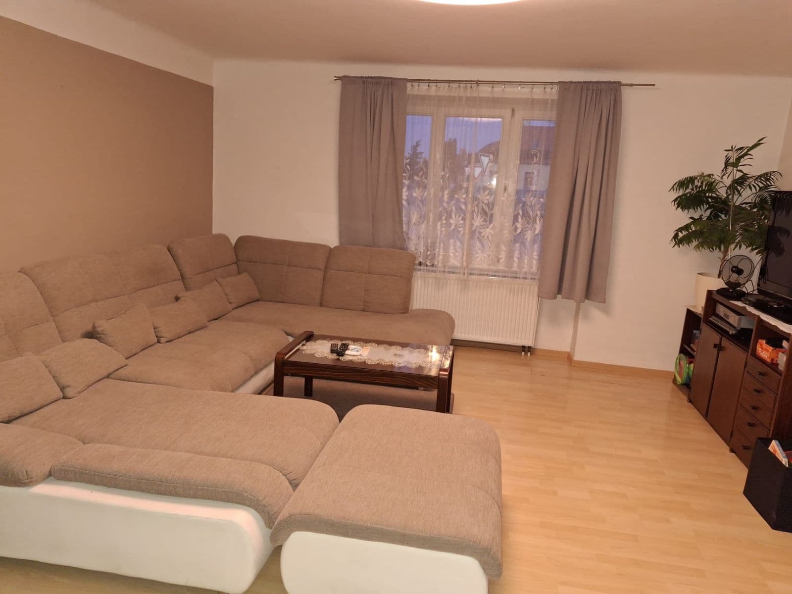 Pronájem domu 220 m², pozemek 883 m², Tyršova náves, Vysoký Újezd, Středočeský kraj Pronájem domu 220 m², pozemek 883 m², Tyršova náves, Vysoký Újezd, Středočeský kraj