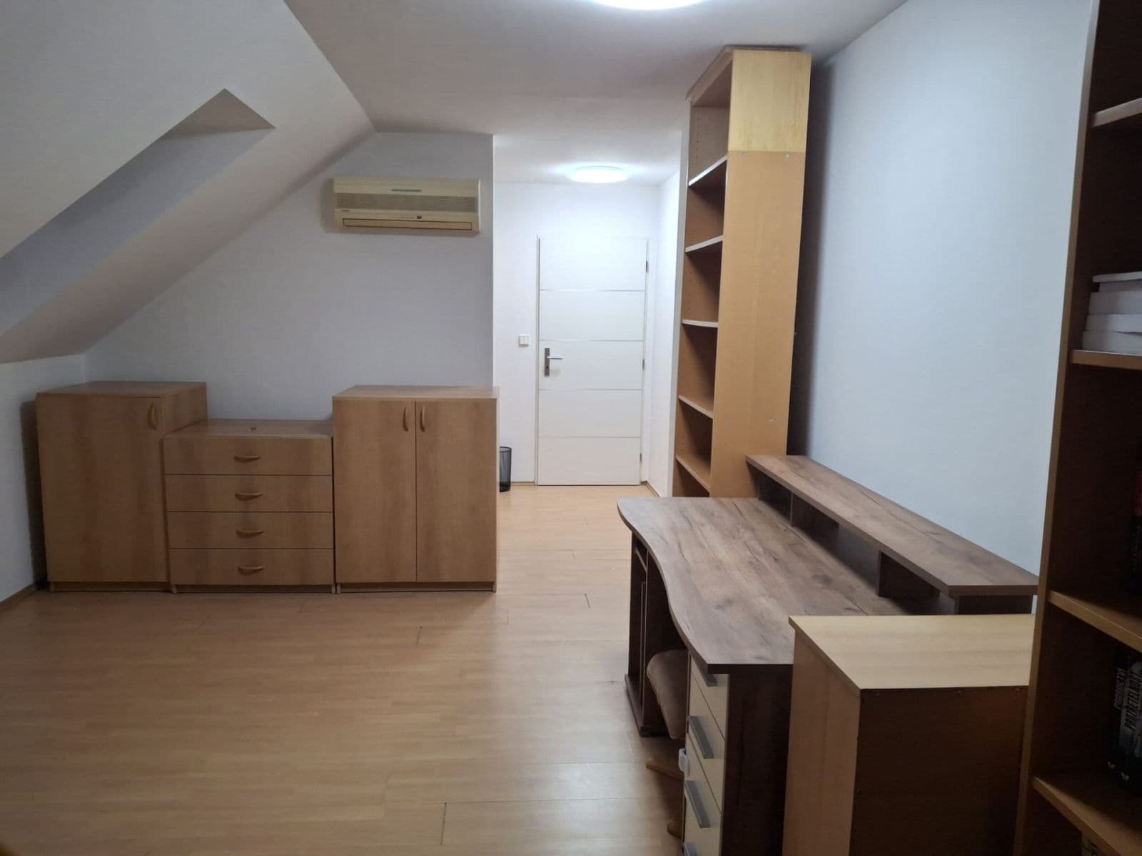 Pronájem domu 220 m², pozemek 883 m², Tyršova náves, Vysoký Újezd, Středočeský kraj Pronájem domu 220 m², pozemek 883 m², Tyršova náves, Vysoký Újezd, Středočeský kraj