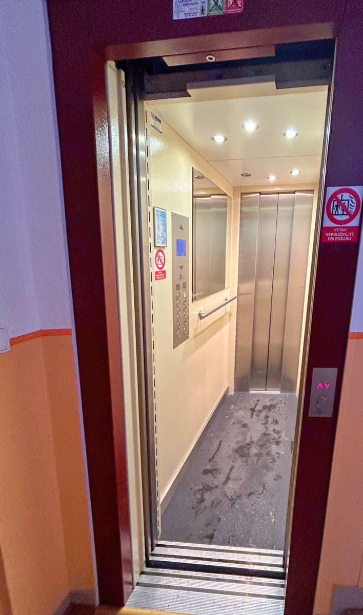 Prodej bytu 2+1 66 m², Na Bezděkově, Benešov, Středočeský kraj Prodej bytu 2+1 66 m², Na Bezděkově, Benešov, Středočeský kraj