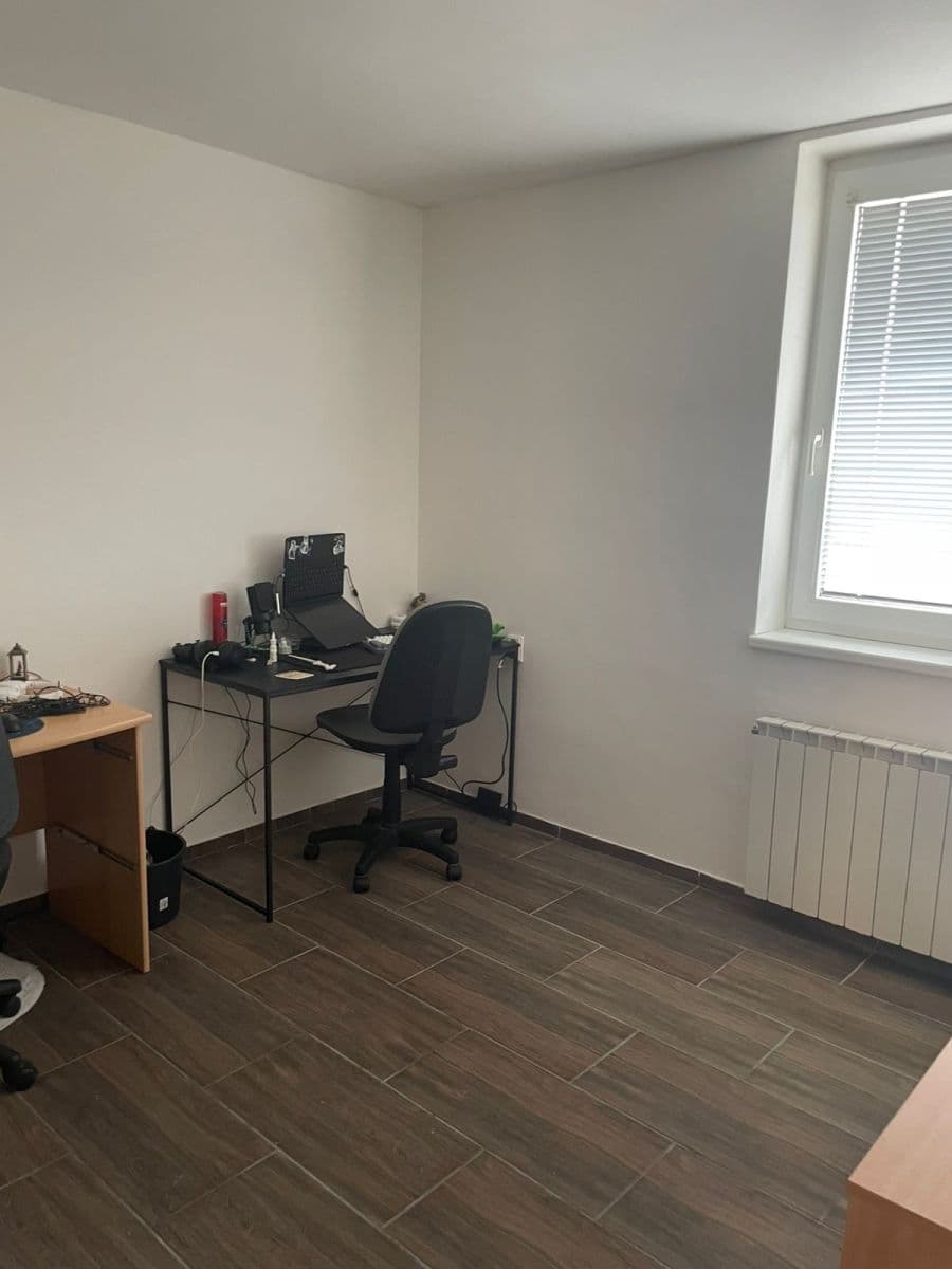 Pronájem bytu 3+1 75 m², Přeloučská, Pardubice, Pardubický kraj Pronájem bytu 3+1 75 m², Přeloučská, Pardubice, Pardubický kraj