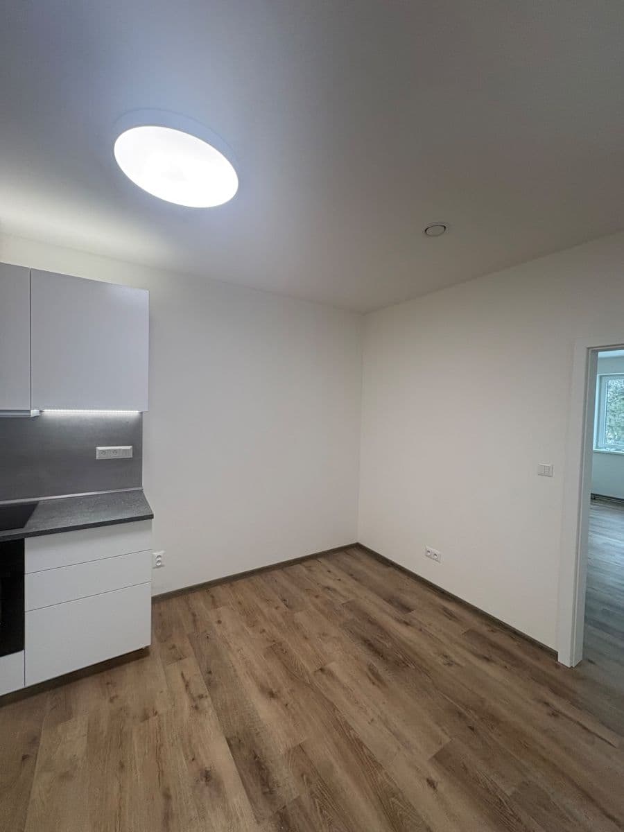 Pronájem bytu 2+1 65 m², Okružní, Jihlava, Kraj Vysočina Pronájem bytu 2+1 65 m², Okružní, Jihlava, Kraj Vysočina