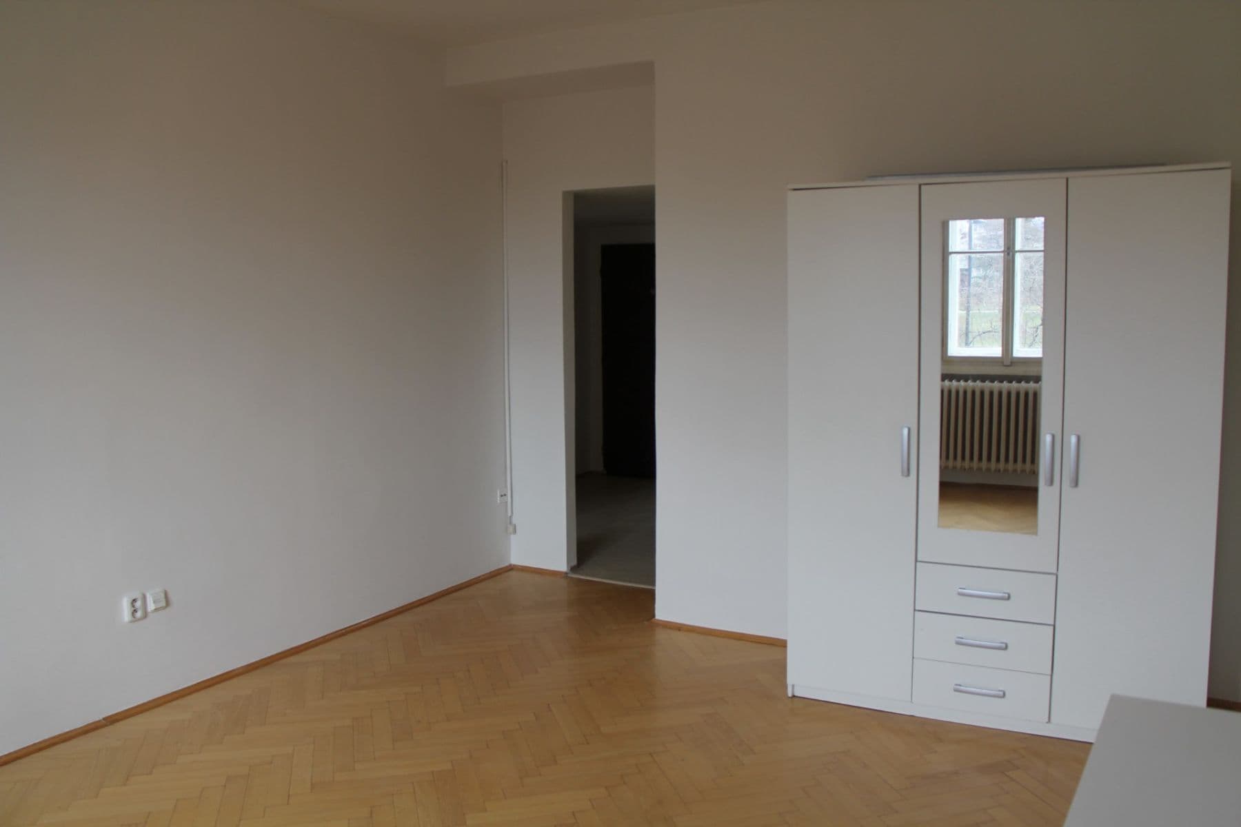 Pronájem bytu 1+1 45 m², náměstí Hrdinů, Praha, Praha Pronájem bytu 1+1 45 m², náměstí Hrdinů, Praha, Praha