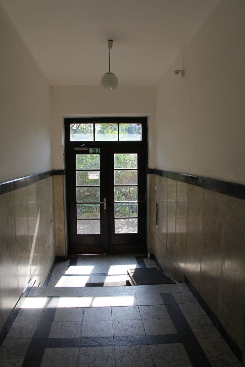 Pronájem bytu 1+1 45 m², náměstí Hrdinů, Praha, Praha Pronájem bytu 1+1 45 m², náměstí Hrdinů, Praha, Praha