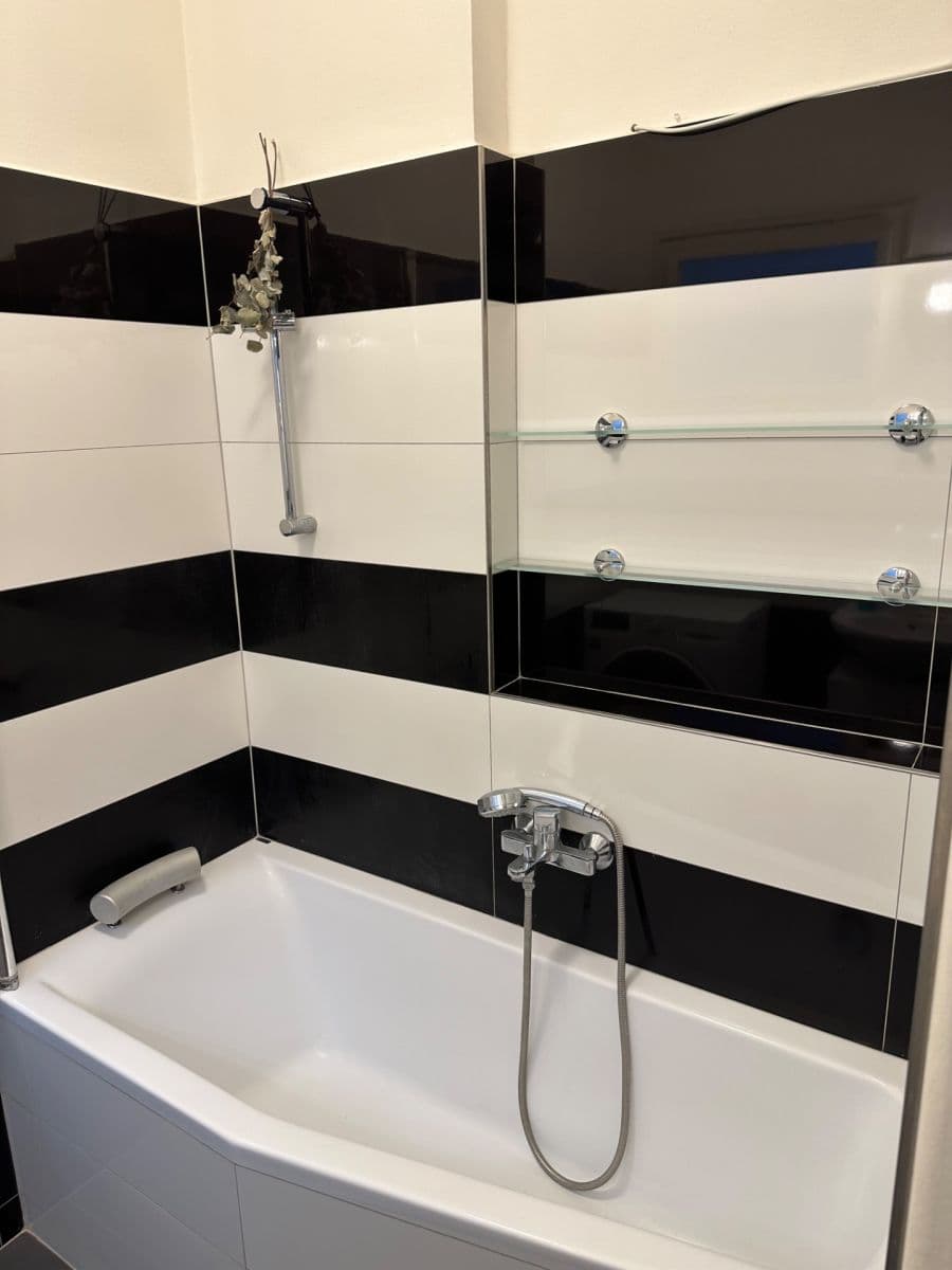 Pronájem bytu 1+1 50 m², Veverkova, Praha, Praha Pronájem bytu 1+1 50 m², Veverkova, Praha, Praha