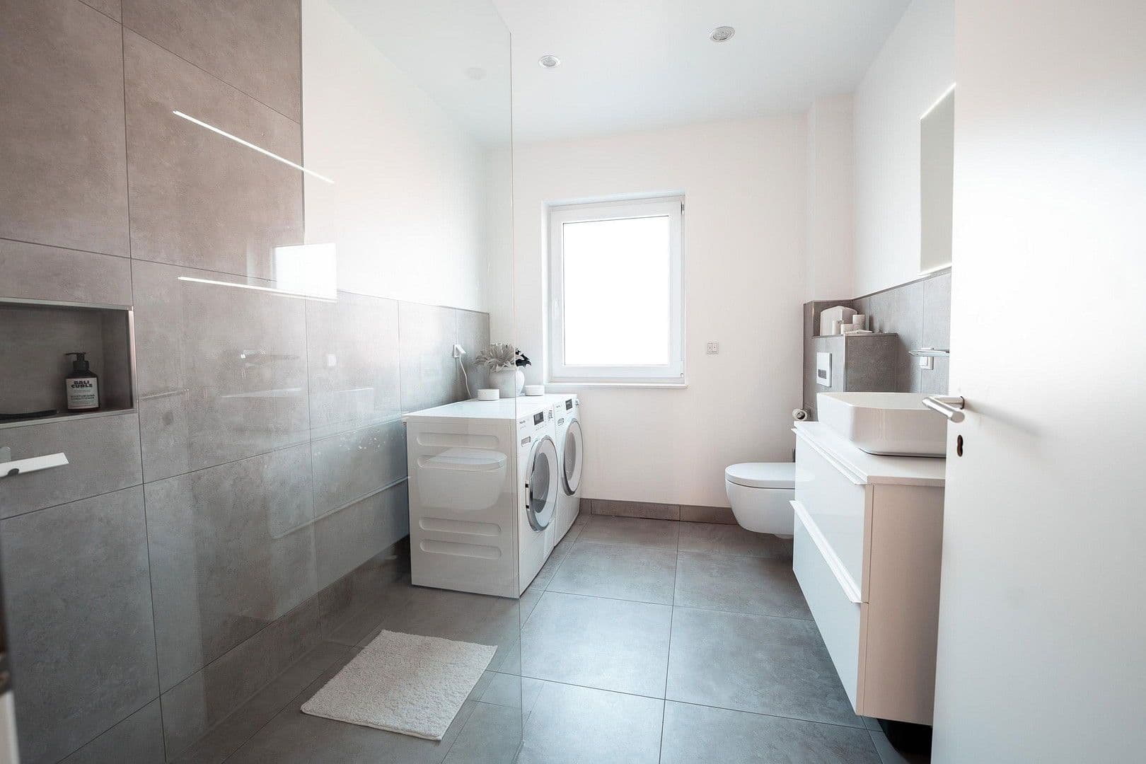 Prodej domu 221 m², pozemek 628 m², Vechelde, Dolní Sasko Prodej domu 221 m², pozemek 628 m², Vechelde, Dolní Sasko