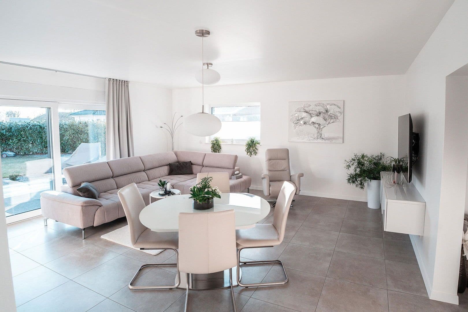 Prodej domu 221 m², pozemek 628 m², Vechelde, Dolní Sasko Prodej domu 221 m², pozemek 628 m², Vechelde, Dolní Sasko