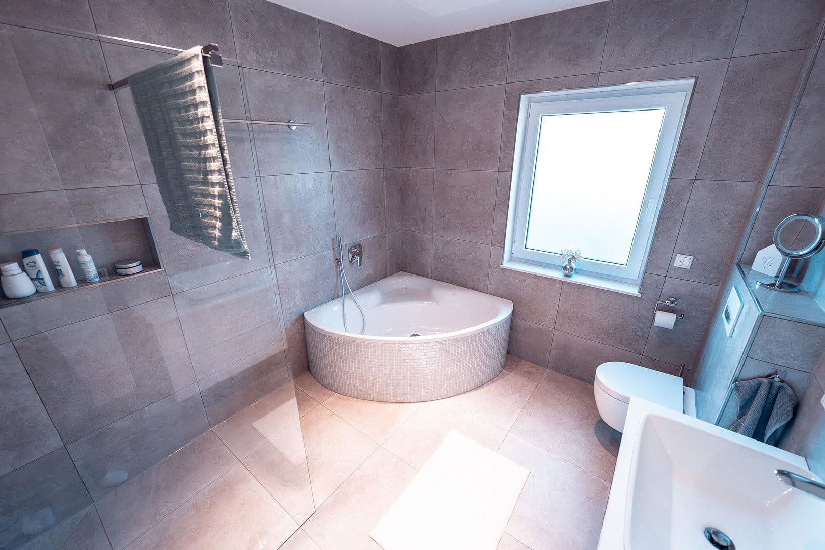 Prodej domu 221 m², pozemek 628 m², Vechelde, Dolní Sasko Prodej domu 221 m², pozemek 628 m², Vechelde, Dolní Sasko