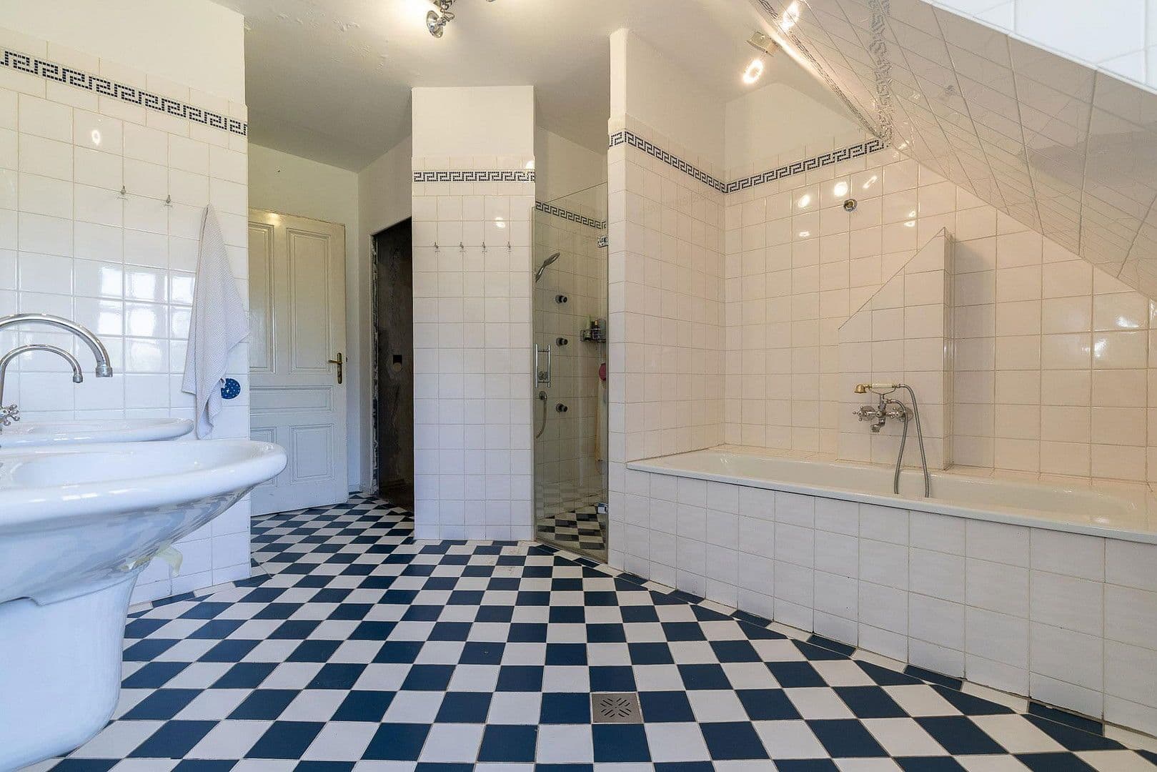 Prodej domu 282 m², pozemek 575 m², Eichwaldgasse 14, Baden, Dolní Rakousko Prodej domu 282 m², pozemek 575 m², Eichwaldgasse 14, Baden, Dolní Rakousko