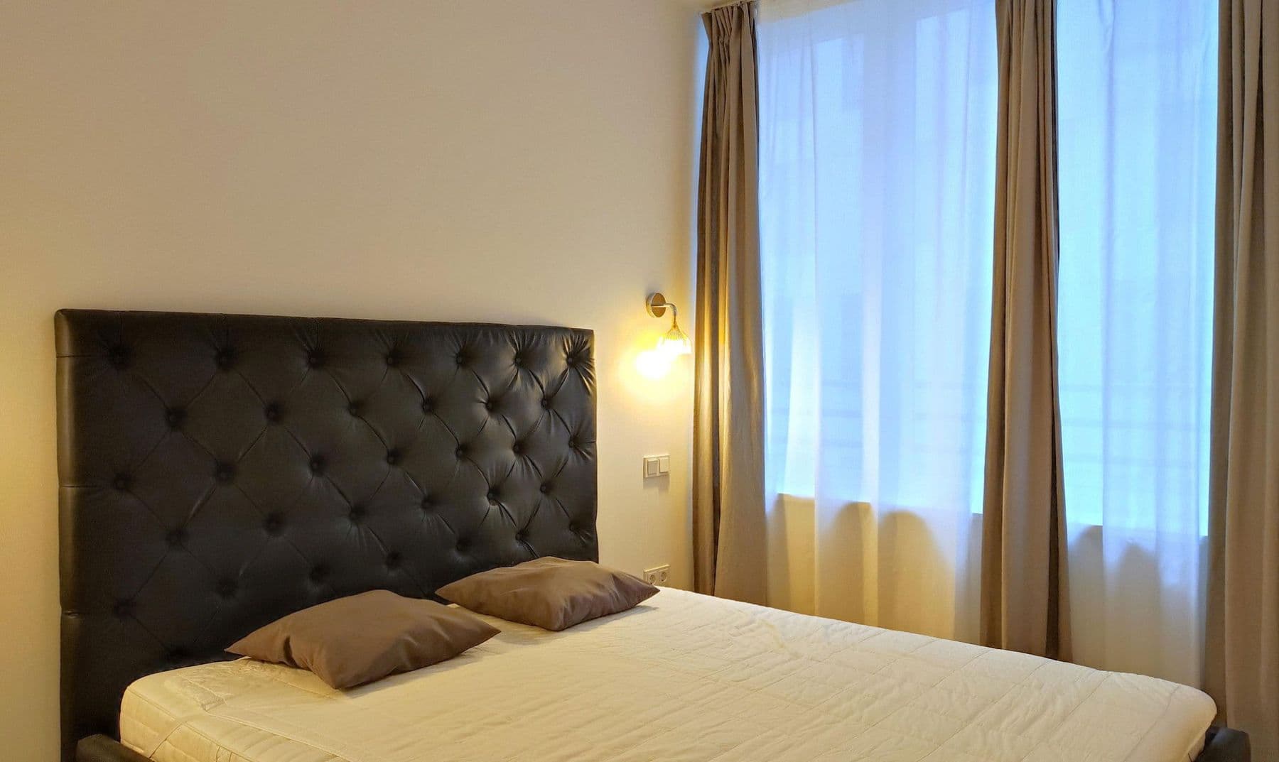 Pronájem bytu 3+1 94 m², Am Zirkus 12, Berlin, Berlín Pronájem bytu 3+1 94 m², Am Zirkus 12, Berlin, Berlín