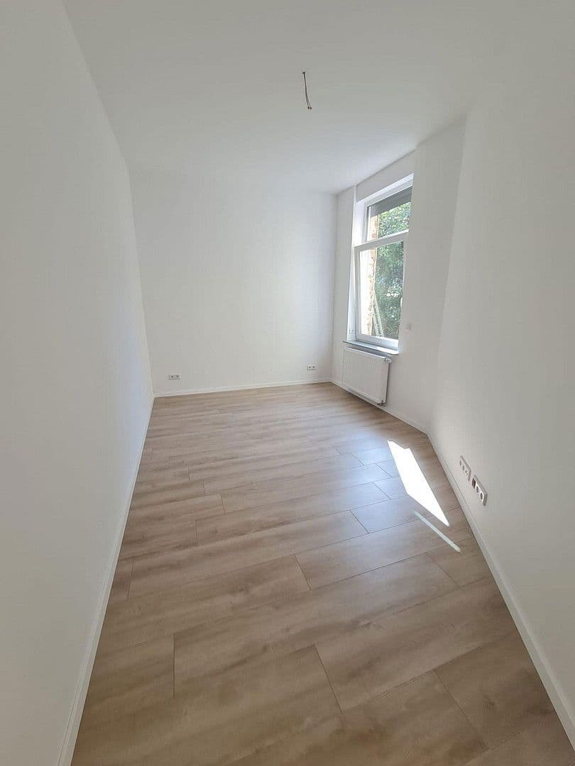 Prodej domu 309 m², pozemek 266 m², Liebknechtstraße 79, Oberhausen, Severní Porýní-Vestfálsko Prodej domu 309 m², pozemek 266 m², Liebknechtstraße 79, Oberhausen, Severní Porýní-Vestfálsko